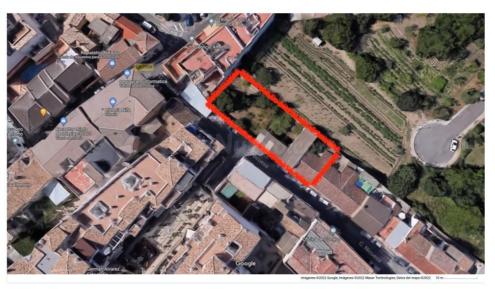 PARCELA URBANA PARA CONSTRUIR HASTA UN BLOQUE DE PISOS EN EL CENTRO DE ALHENDÍN (GR)