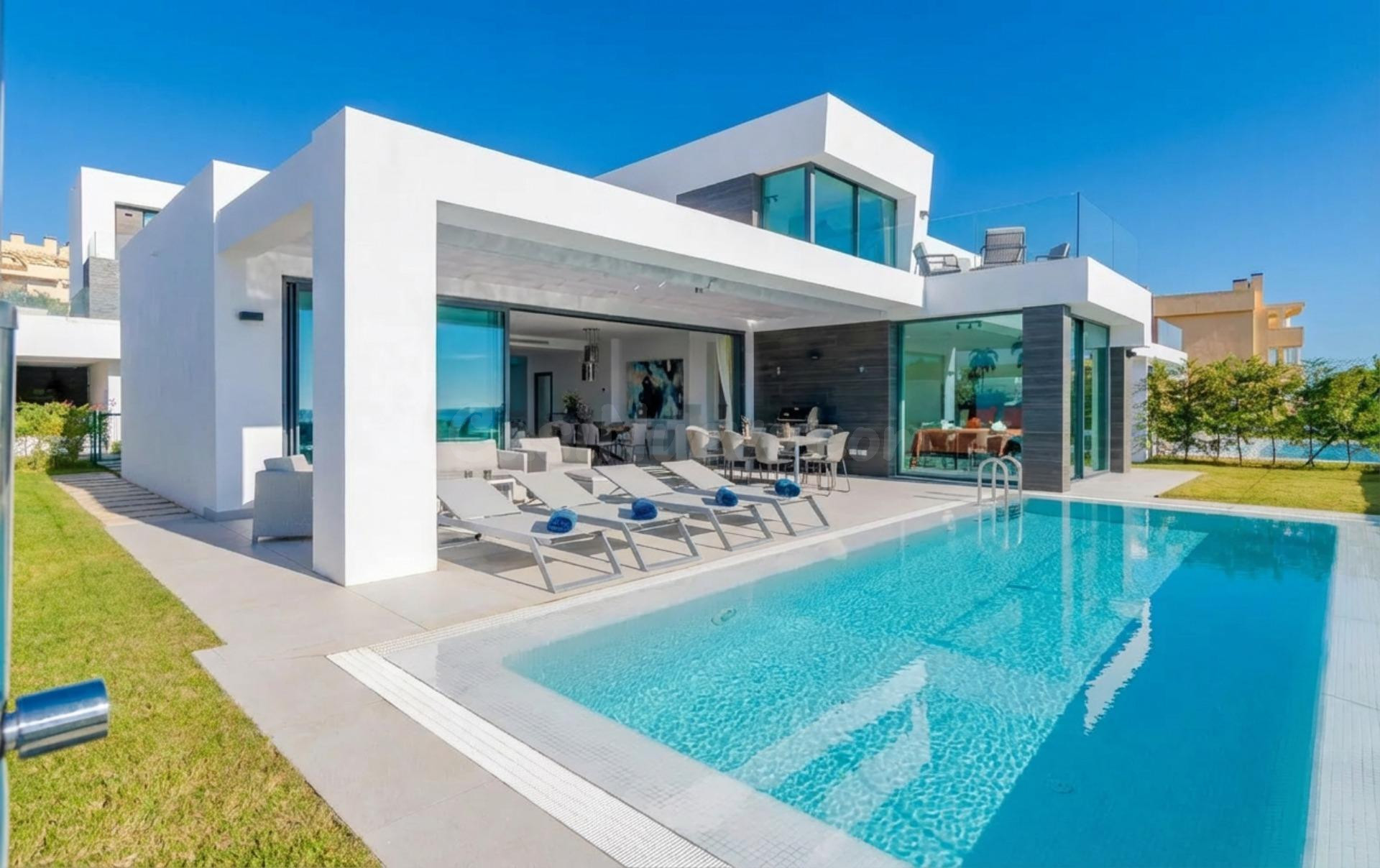 Villa contemporánea en venta en Cabo Royale, Marbella Este
