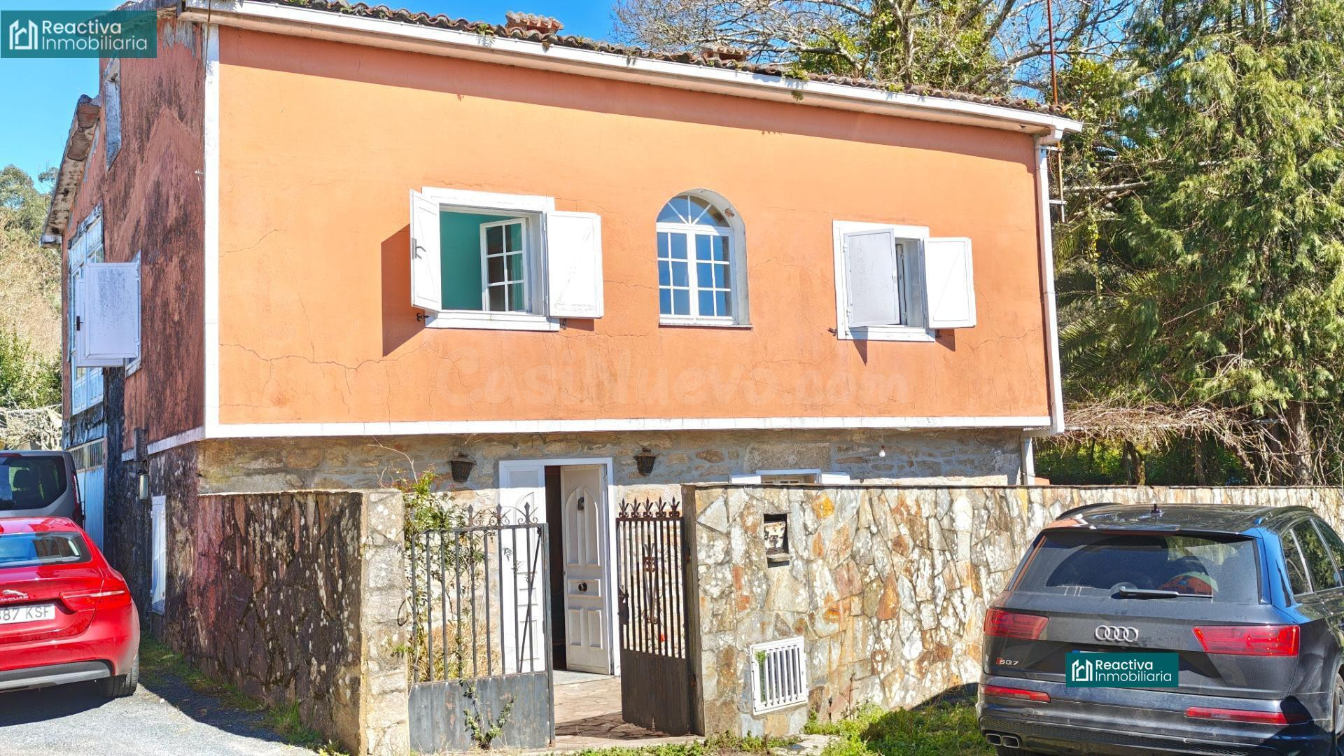 CHALET INDEPENDIENTE PARA REFORMAR, CON GARAJE Y JARDIN, EN LA ZONA DE ROXOS.