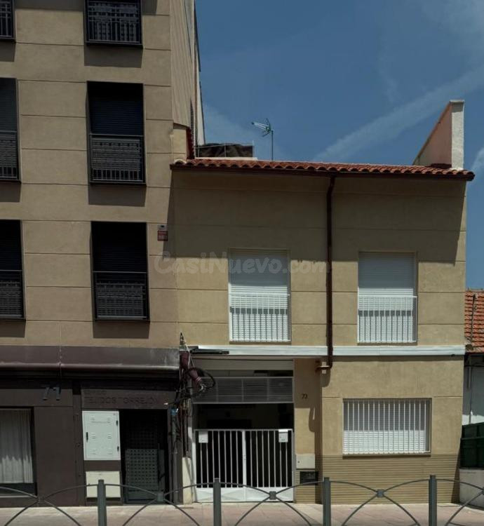 Chalet independiente de obra reciente en Torrejón de Ardoz con terraza panorámica