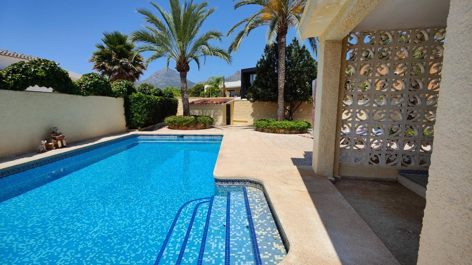 CHALET URBANIZACION NUCIA PARK