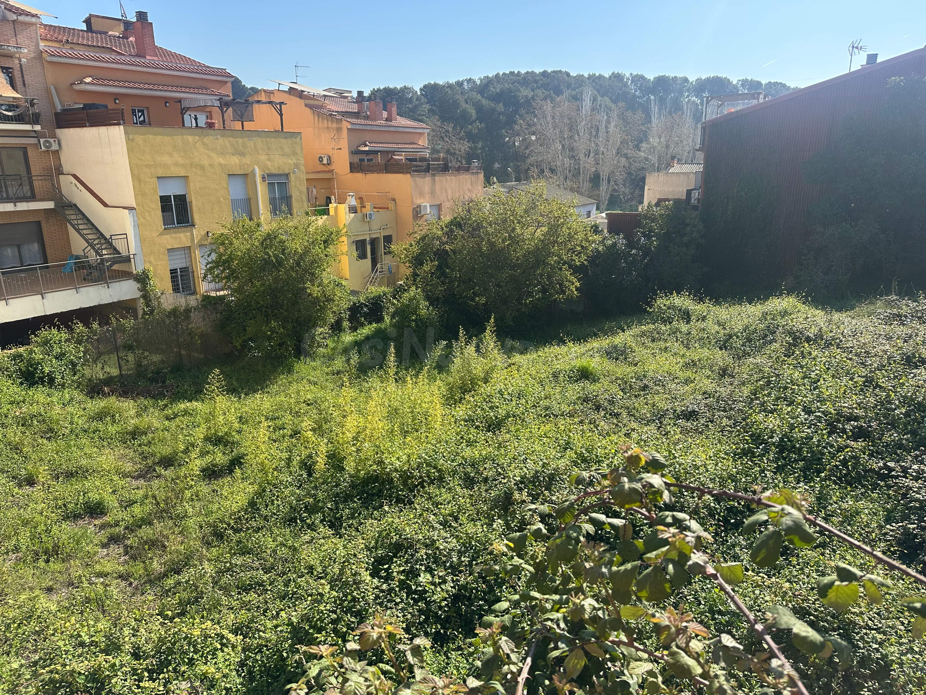 Solar urbano residencial en Rubí para proyecto plurifamiliar en entorno consolidado