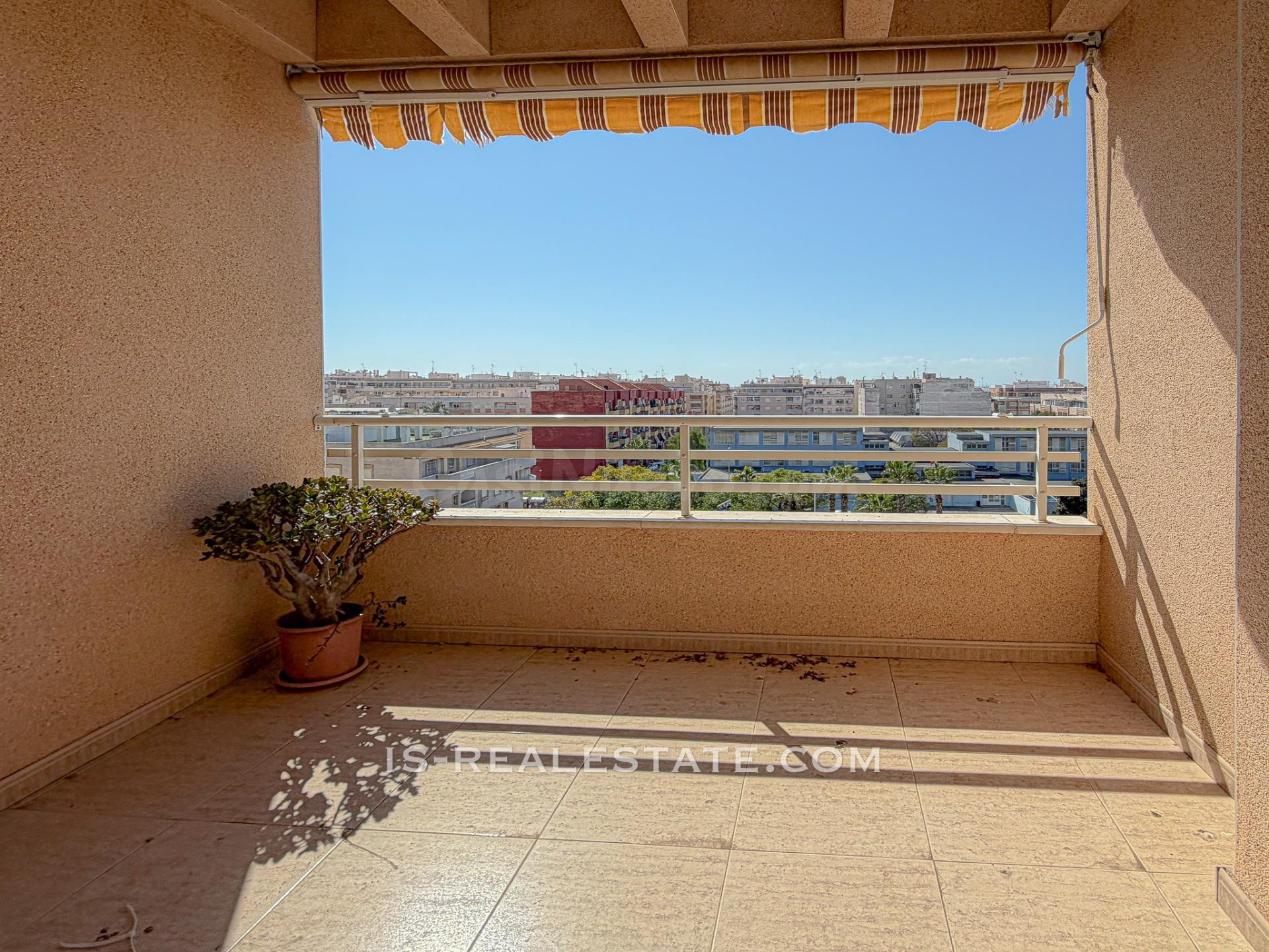 Exclusivo ático exterior, con amplia terraza y increíbles vistas panorámicas + Piscina comunitaria