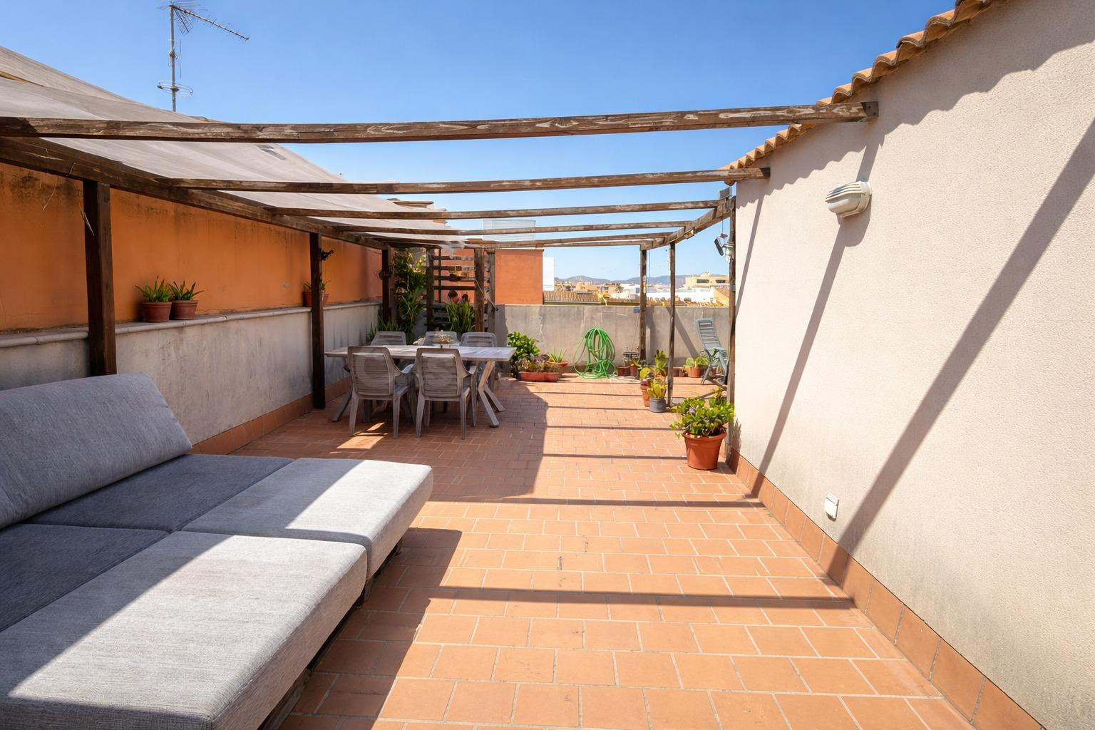 Ático en Palma con gran terraza privada, parking y trasteros en El Vivero