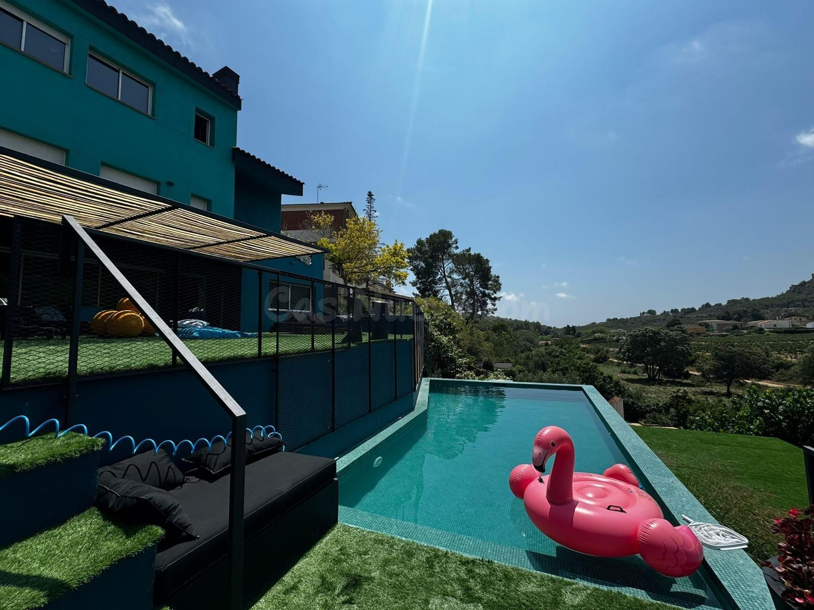 VISTAS PRIVILEGIADAS, PISCINA Y LICENCIA TURÍSTICA.