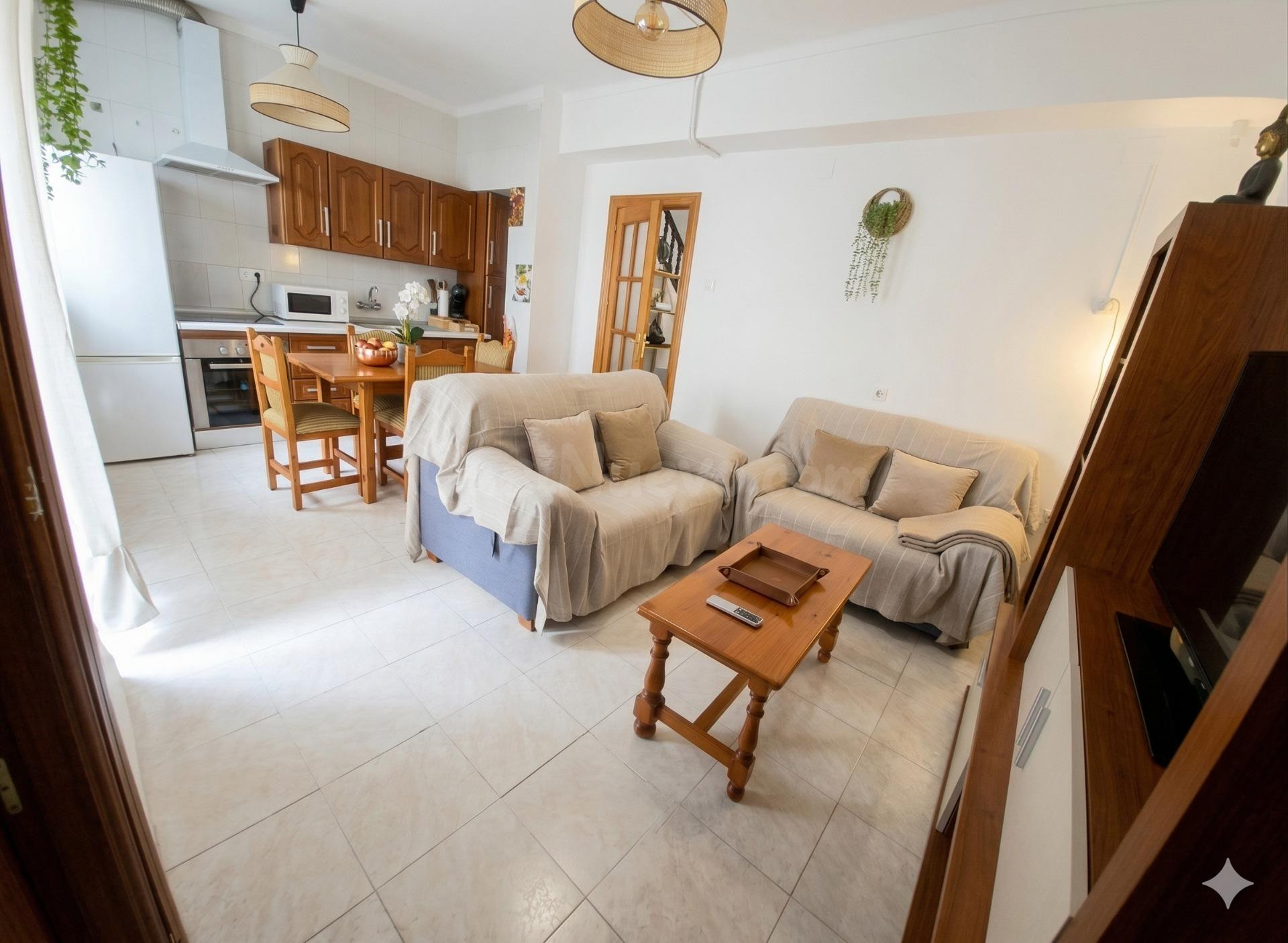 Chalet con patio mediterráneo y licencia turística en Granada Ref: DLR_571