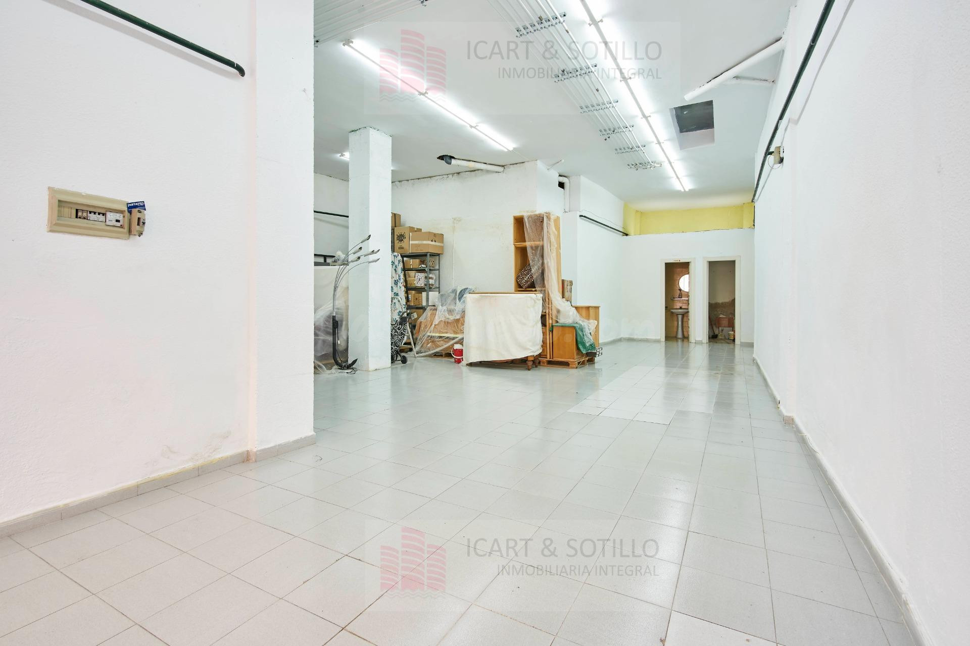 VINAROS LOCAL EN CALLE PILAR
