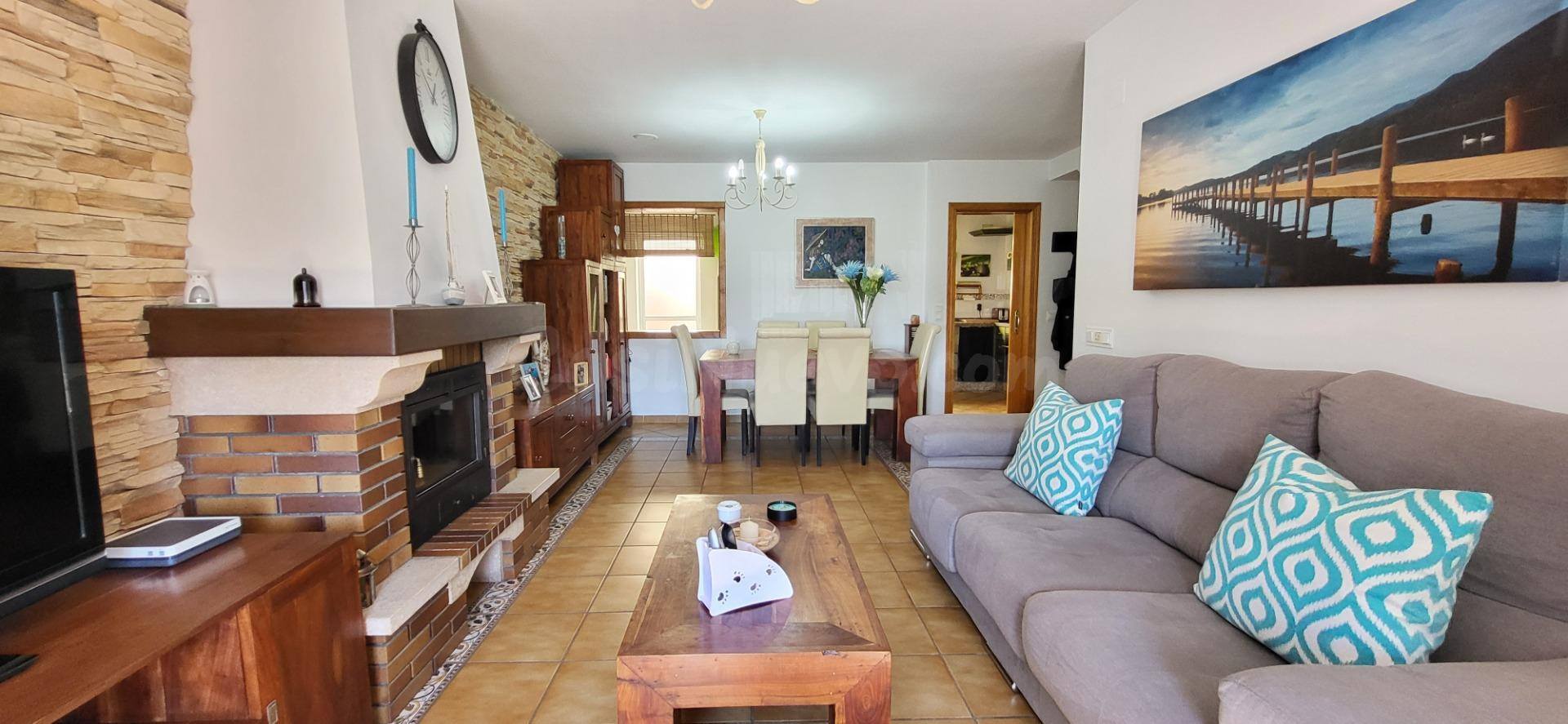 Magnífica vivienda adosada con garaje, patio y buhardilla en Cancelada (Estepona)