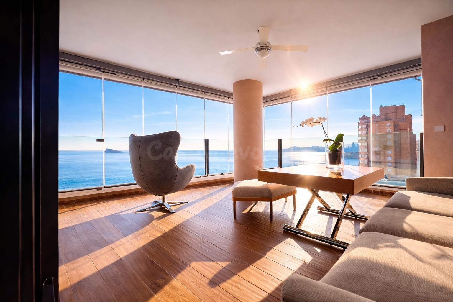 ESPECTACULAR PISO EN PRIMERA LÍNEA