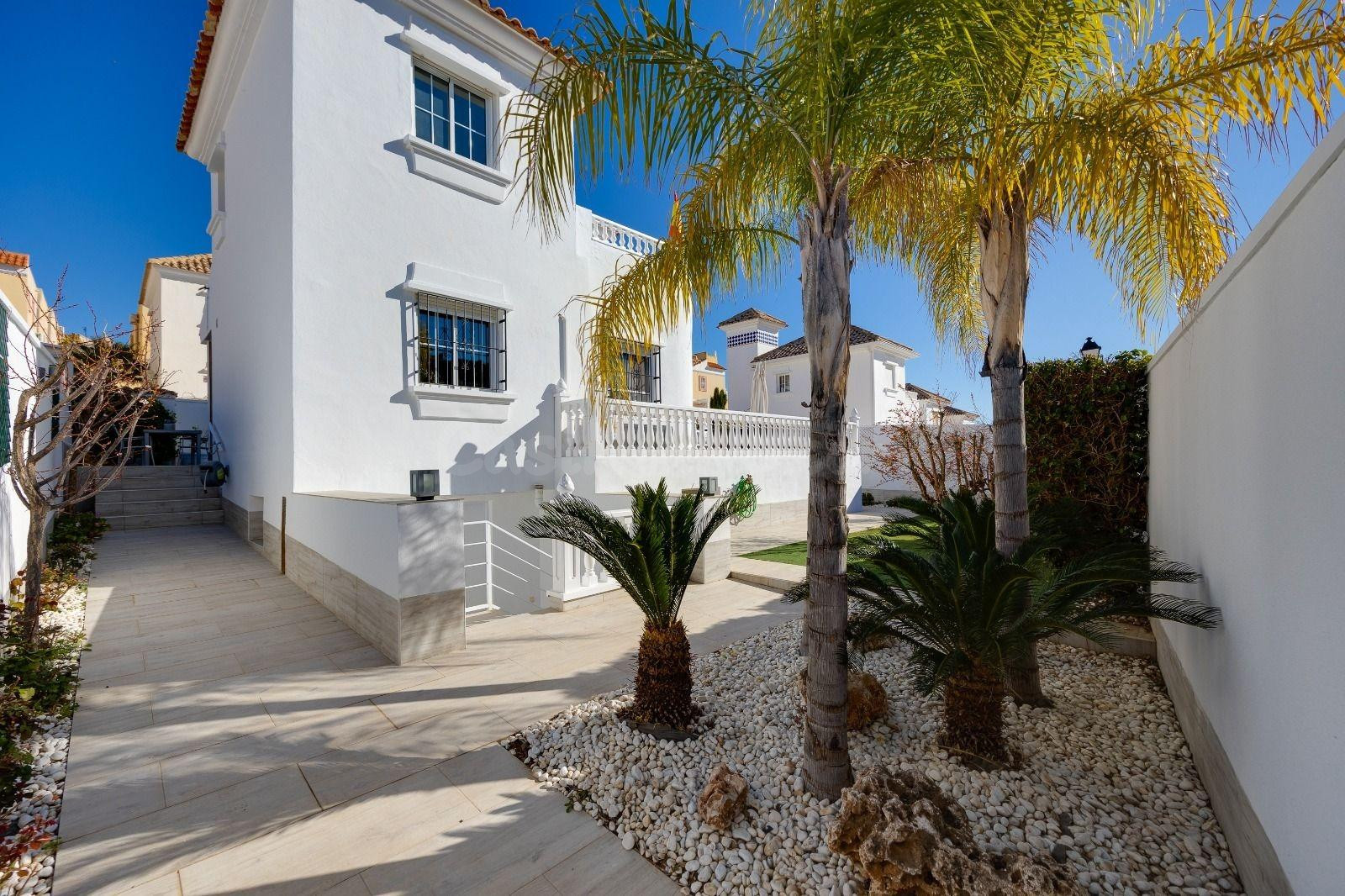 Villa independiente en venta en Las Filipinas, Orihuela Costa