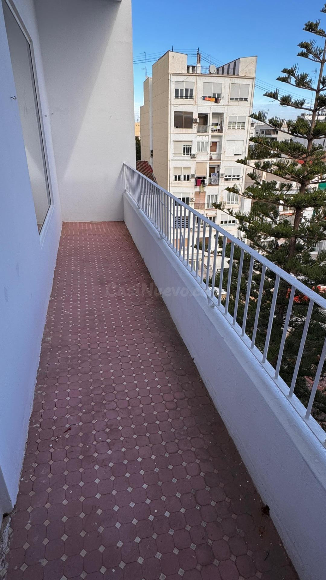 Gran ático de 200 m2 con terraza sin muebles en la zona de Gran Via, Valencia