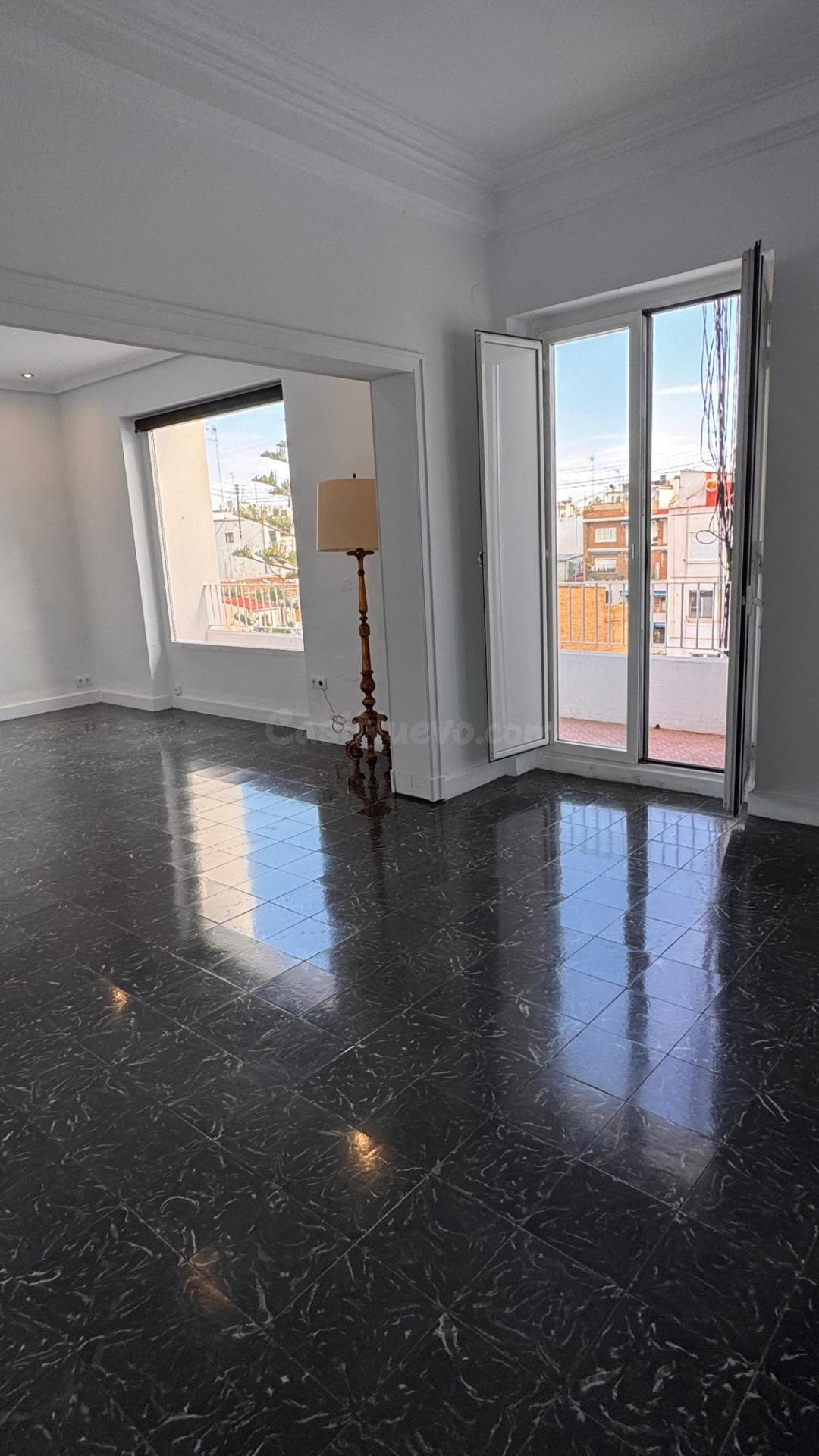 Gran ático de 200 m2 con terraza sin muebles en la zona de G - foto 4