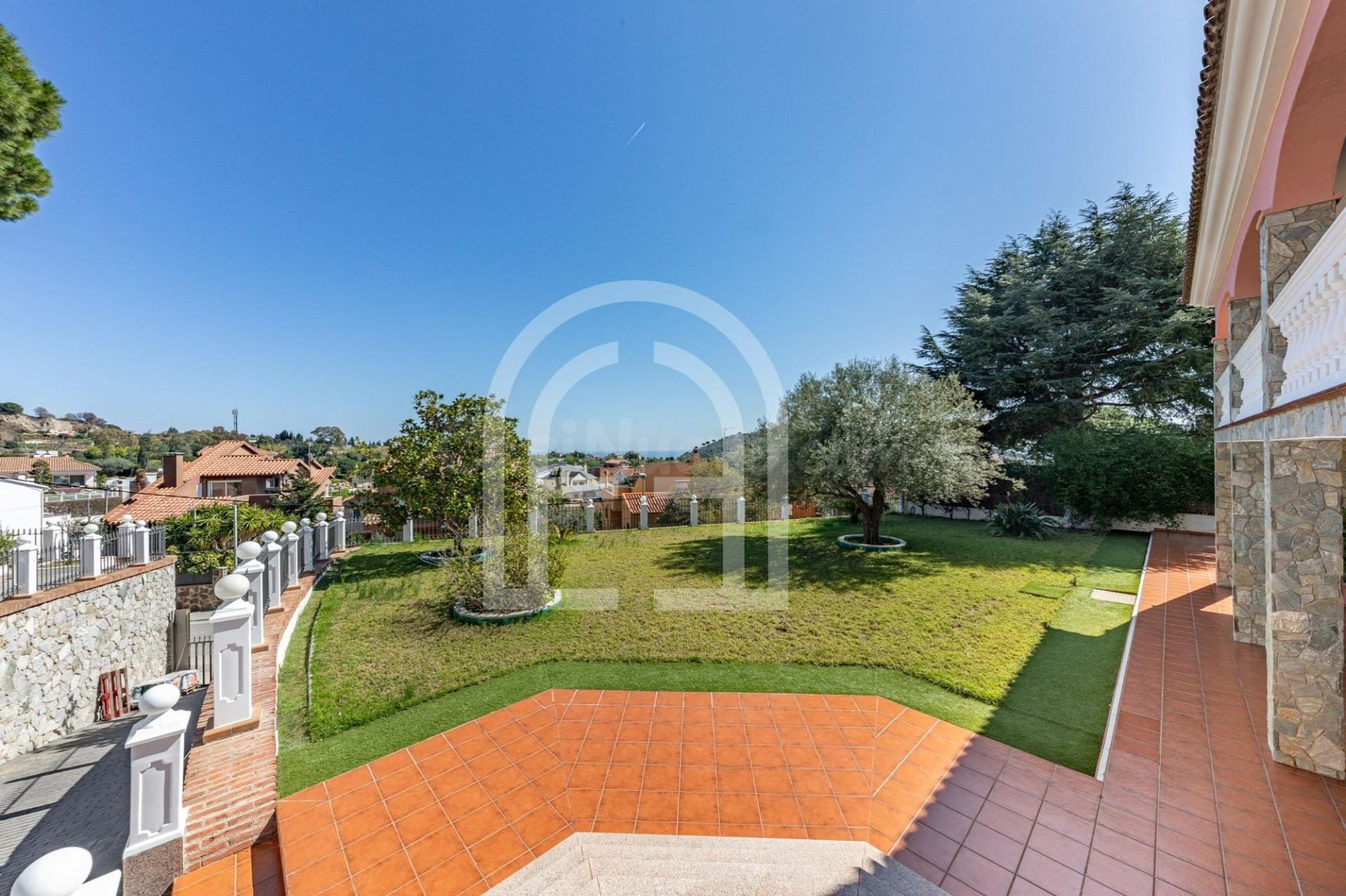 Espectacular Casa en Mas Ram, Badalona: Lujo y Tranquilidad  - foto 2