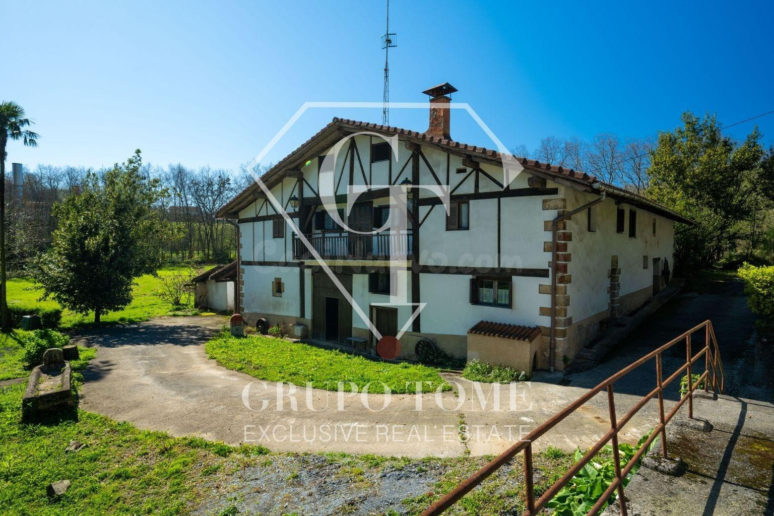 Caserío único con 18 hectáreas junto al río Oria - foto 2