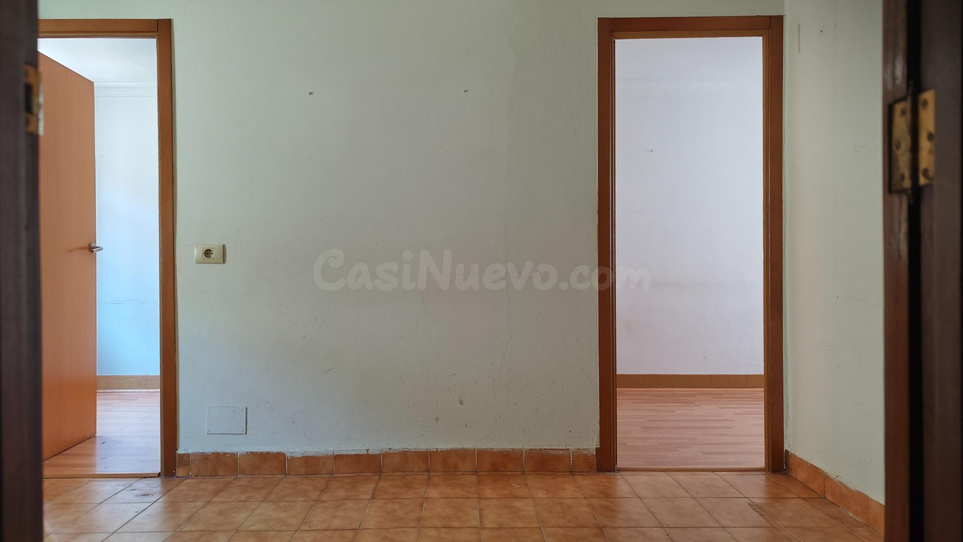 APARTAMENTO PARA REFORMAR CON MUCHAS POSIBILIDADES.