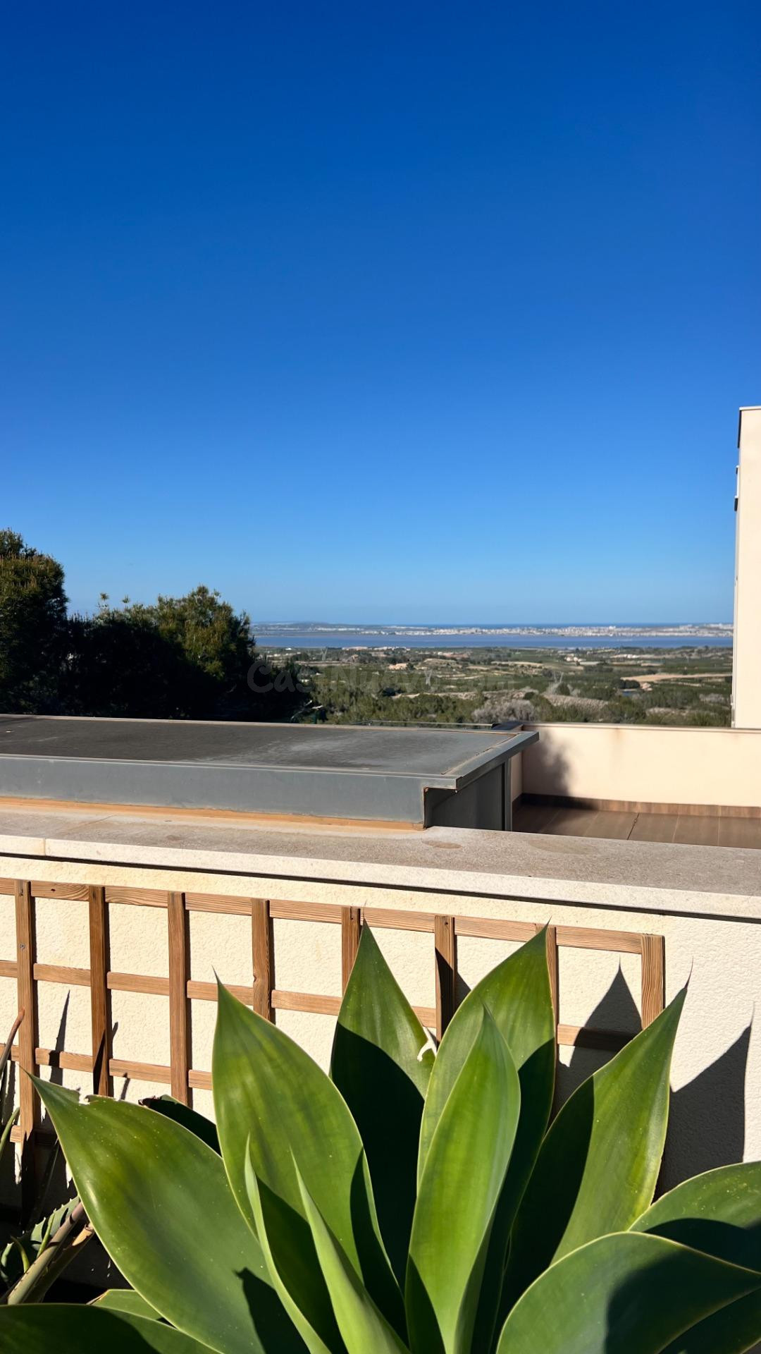 APARTAMENTO EN UN MODERNO COMPLEJO RESIDENCIAL CON VISTAS AL LAGO SALADO