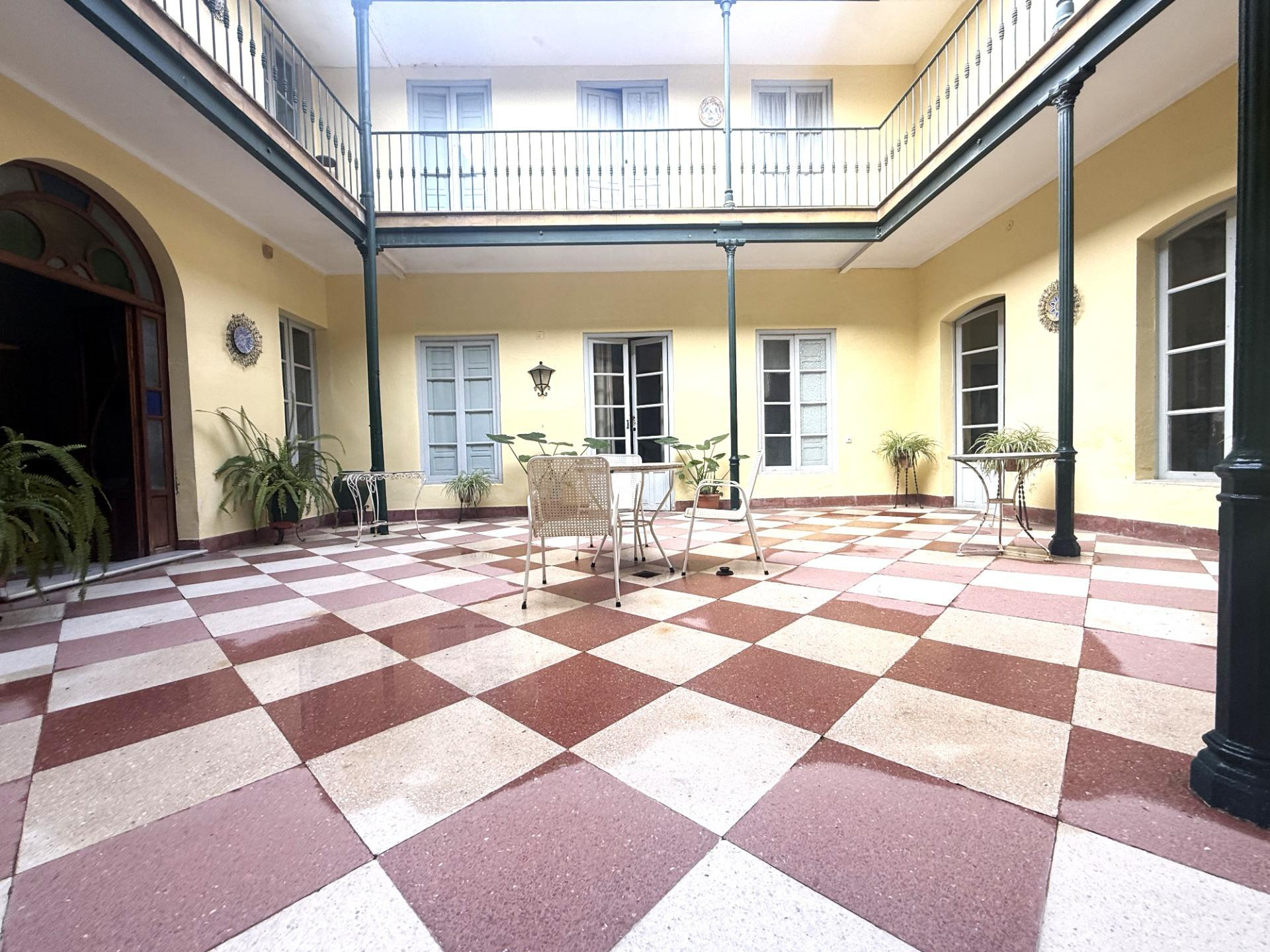 Espectacular casa señorial con patio central y gran zona exterior en Bujalance