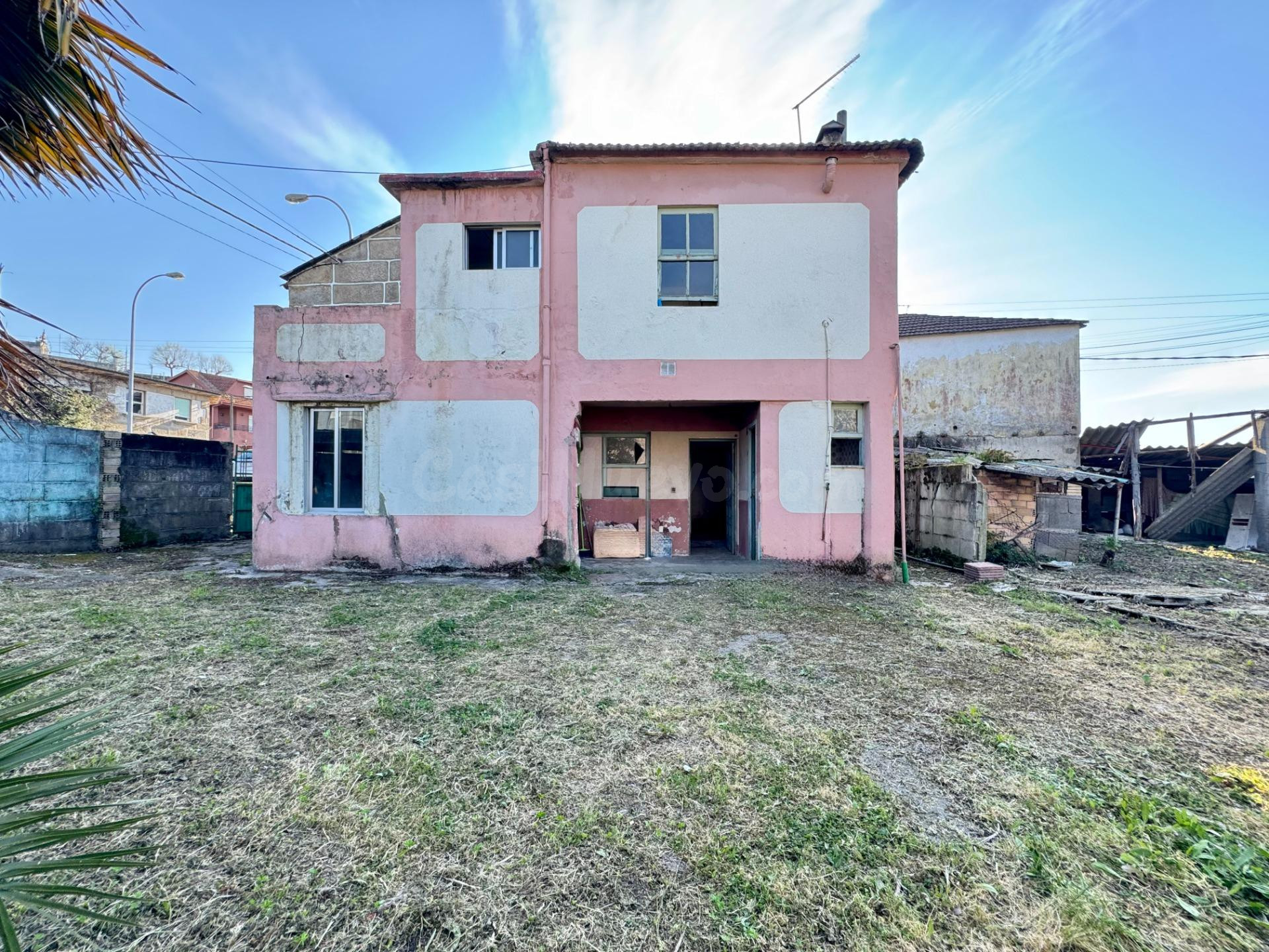 Casa a reformar con parcela de 748 m2 cerca de playas, Vigo. - foto 2