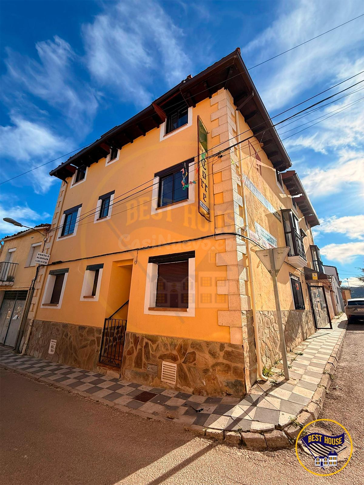 VENTA DE BLOQUE CON 5 APARTAMENTOS