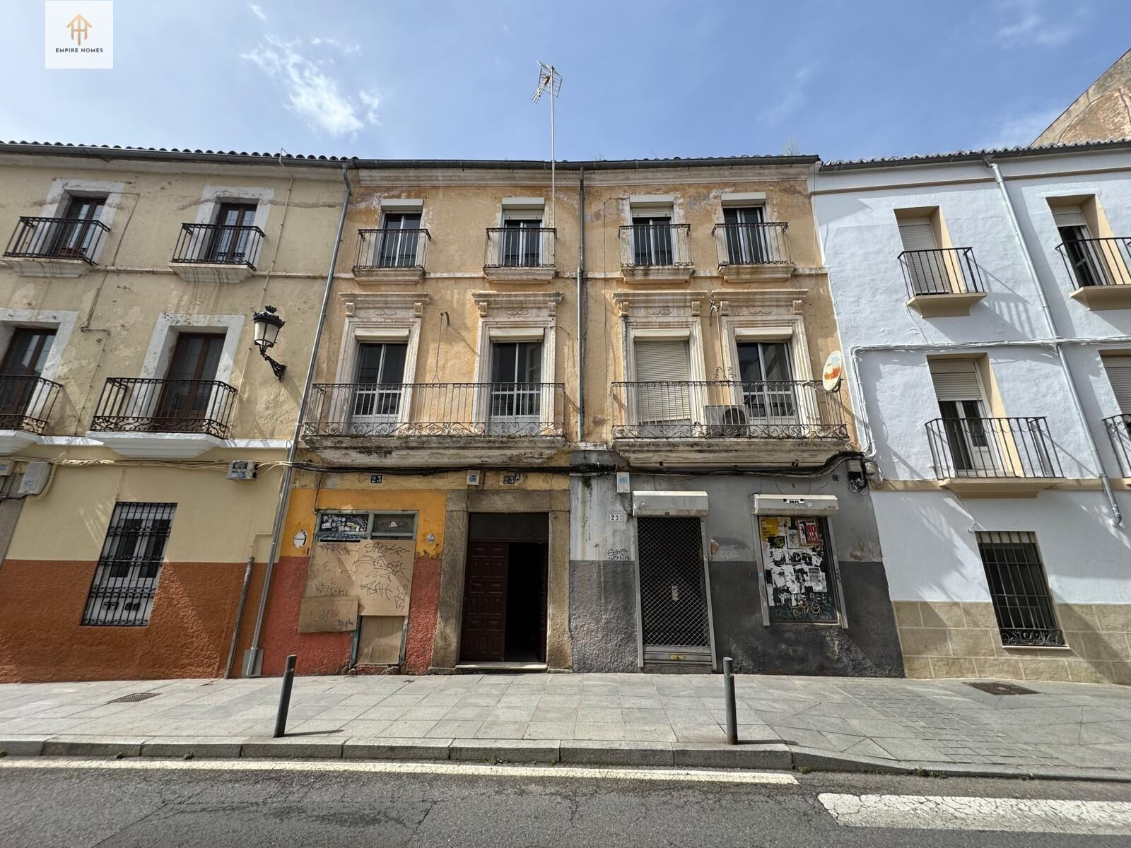 Amplio Edificio para reformar en el Corazón de Cáceres - Oportunidad Única