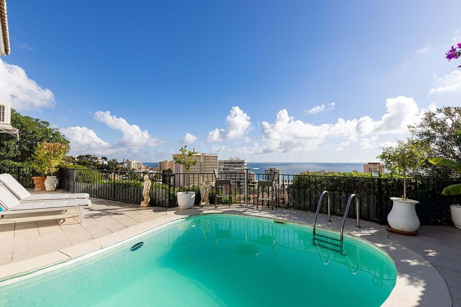 Villa Renovada con Vistas al mar