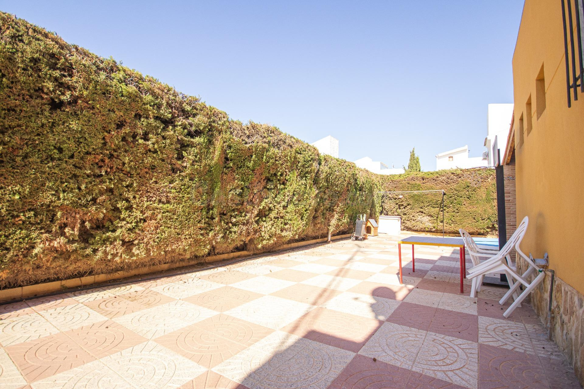 EXCLUSIVO CHALET DE 3 DORMITORIOS, 2 BAÑOS Y PISCINA EN LOS FRUTALES, Torrevieja  (ALICANTE)