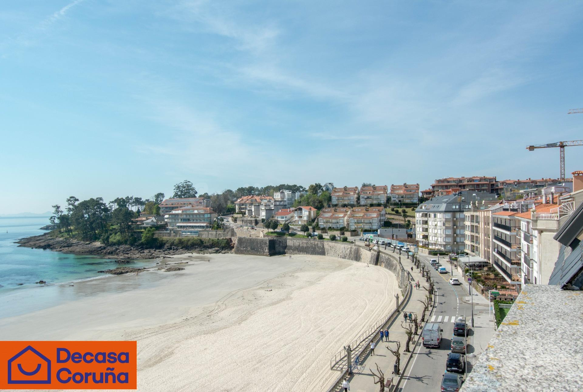 Sanxenxo, En Primera Línea en la Playa del Silgar: 3 Dormitorios, 2 Terrazas, Garaje y Trastero