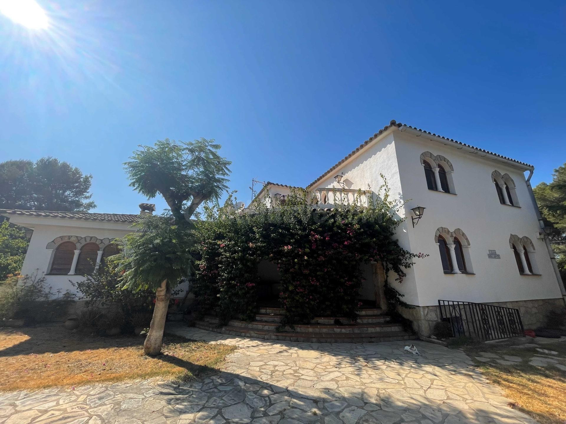 CESIÓN DE REMATE – CHALET CON PARCELA Y PISCINA  Mont-roig del Camp | Masos d’en Blader