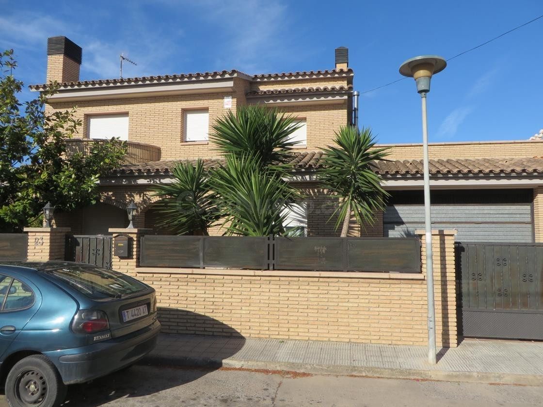 ¡¡Oportunidad de Inversión!! CHALET EN LA POBLA DE MONTORNES