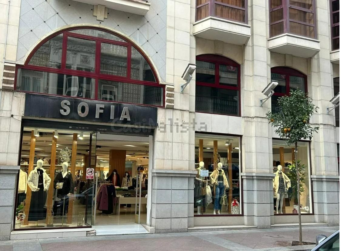 AMPLIO LOCAL MUY BIEN SITUADO EN PLENO CENTRO DE ELCHE