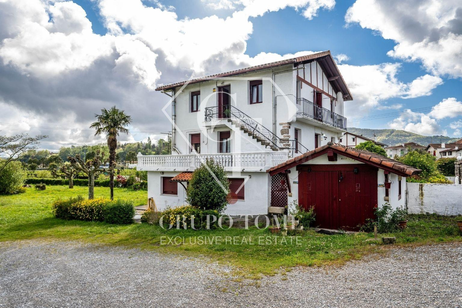 Casa independiente en Hondarribia con 3 viviendas y gran potencial - foto 4