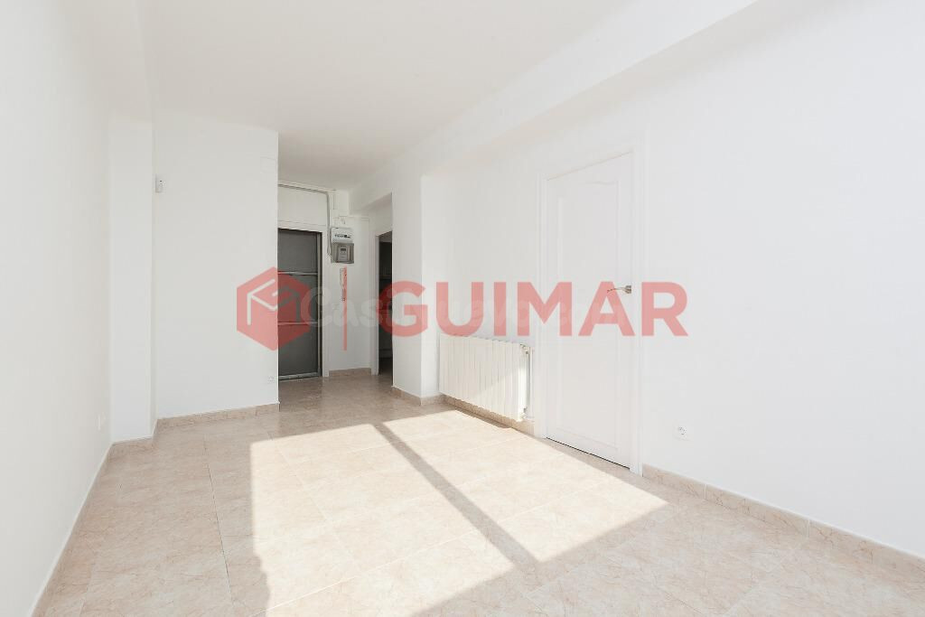 ESPECIAL INVERSORES. PISO ALQUILADO EN VENTA EN CORNELLA DE LLOBREGAT C/ BURI Nº 13