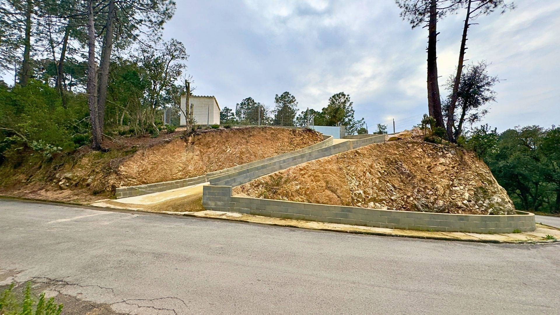 TERRENO URBANIZABLE, LLANO Y BIEN UBICADO EN LLORET!!