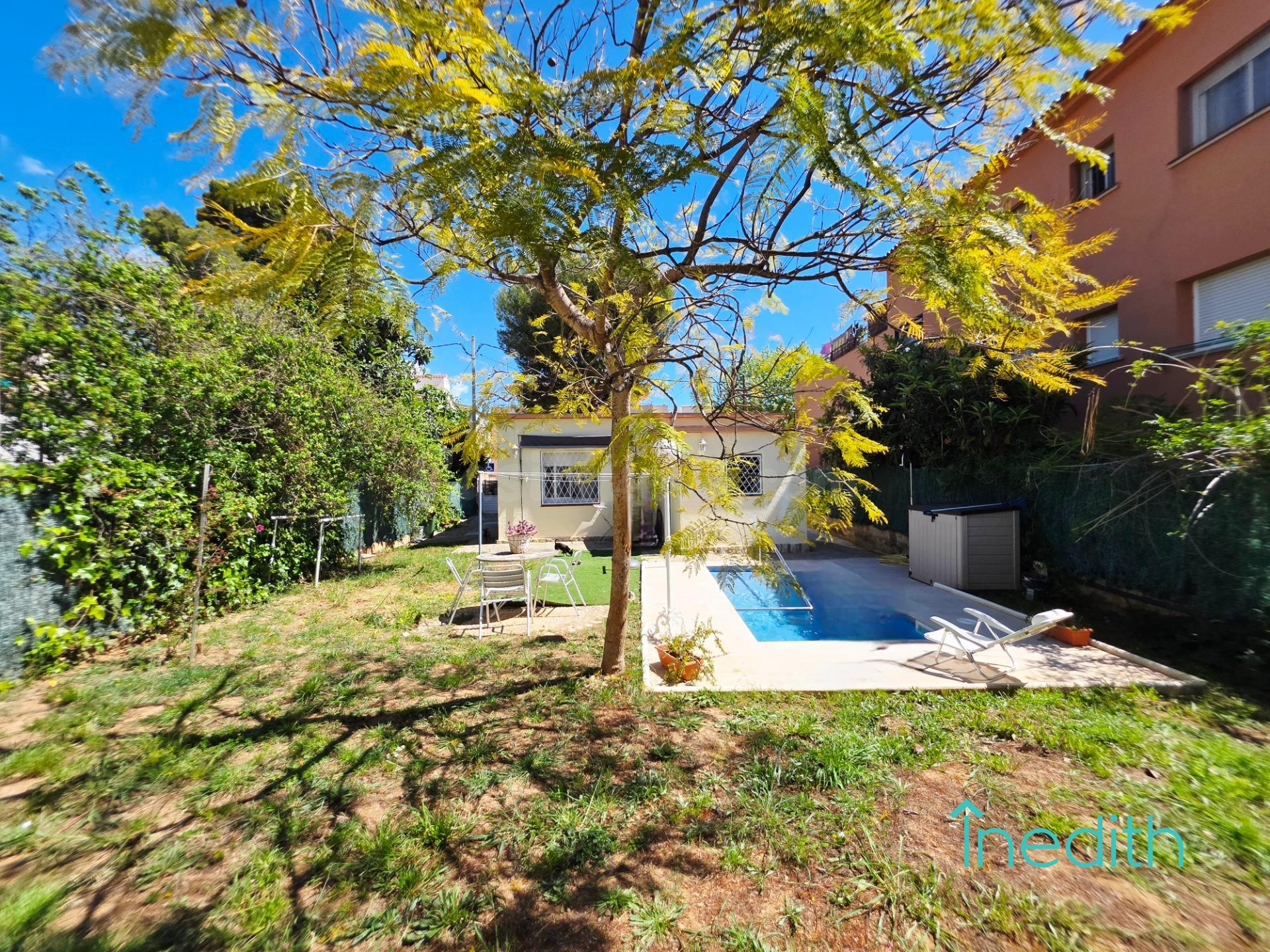 Casa acogedora de una planta en terreno plano. Urbanización  - foto 3