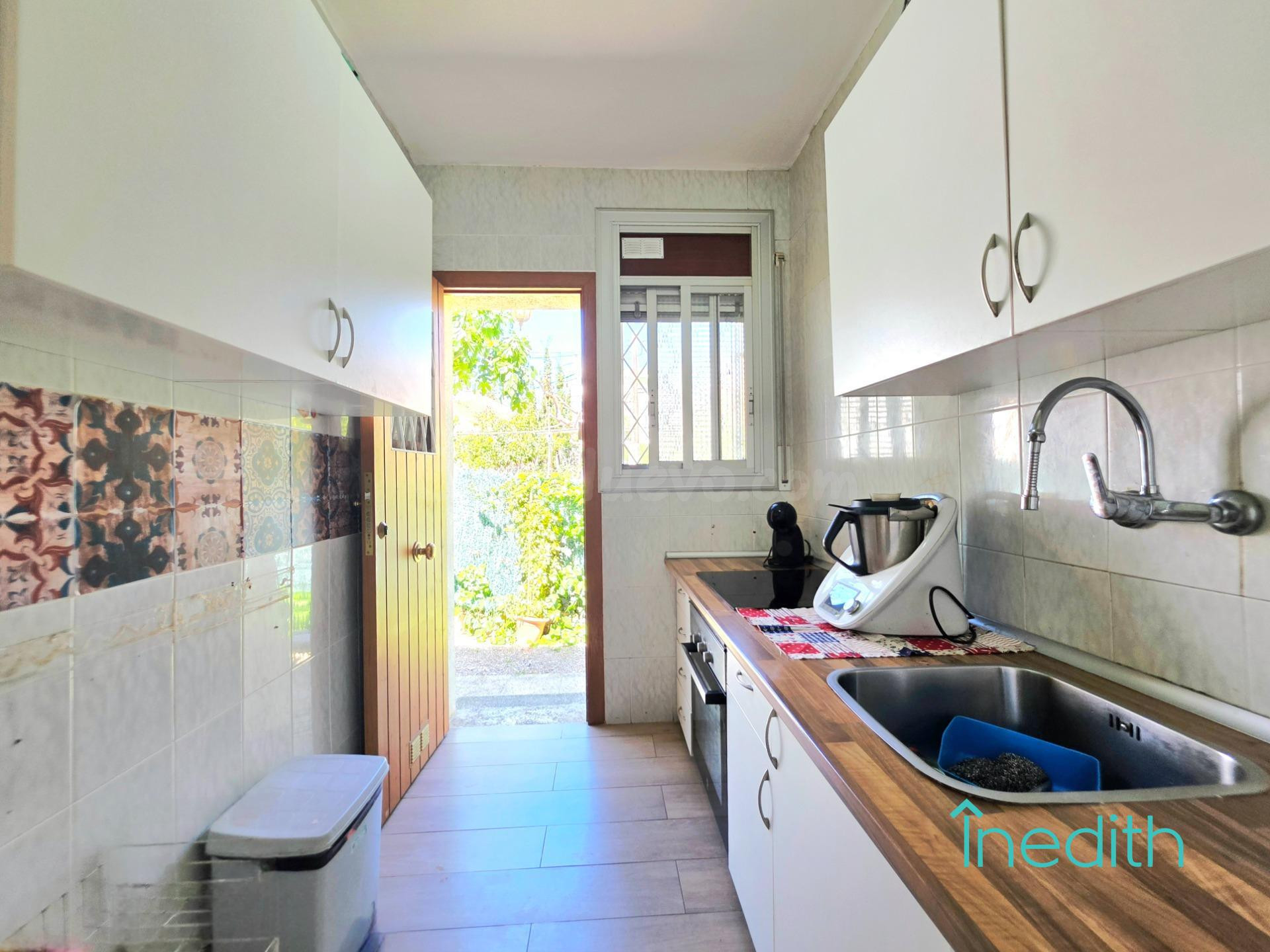 Casa acogedora de una planta en terreno plano. Urbanización  - foto 4