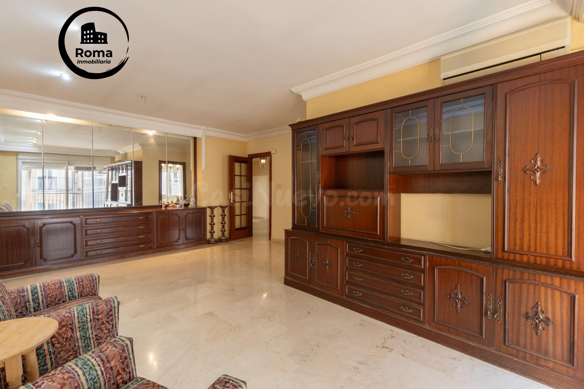Piso en venta en pleno centro de Granada – Planta alta, garaje y gran potencial de reforma