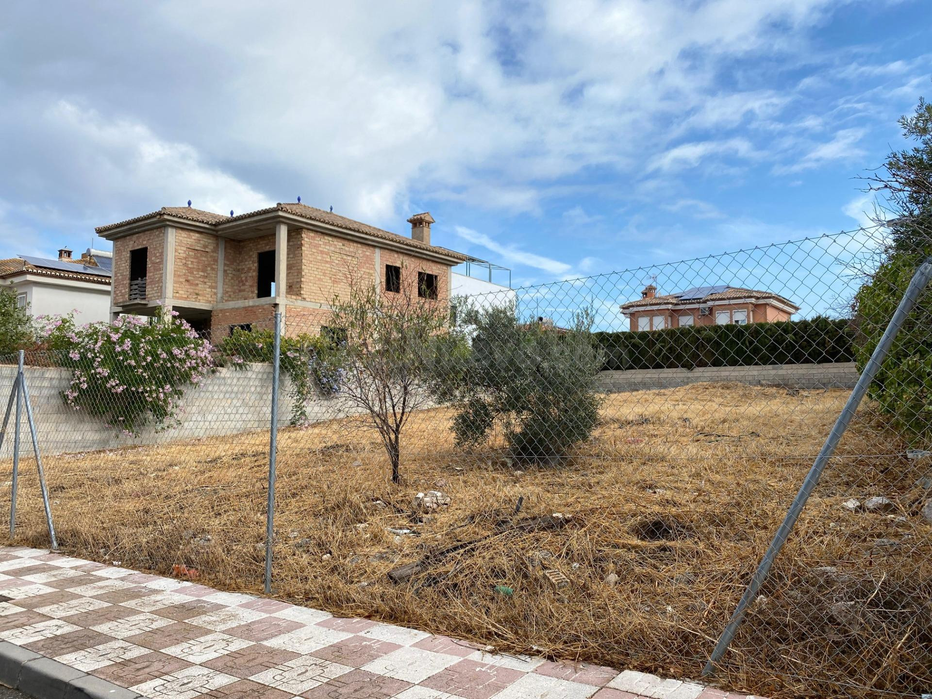 PARCELA URBANA PARA CONSTRUIR UNA O DOS VIVIENDAS DE 424 M2  - foto 2