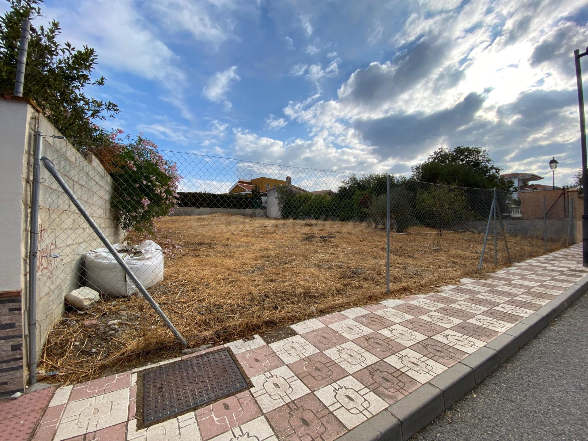 PARCELA URBANA PARA CONSTRUIR UNA O DOS VIVIENDAS DE 424 M2  - foto 3