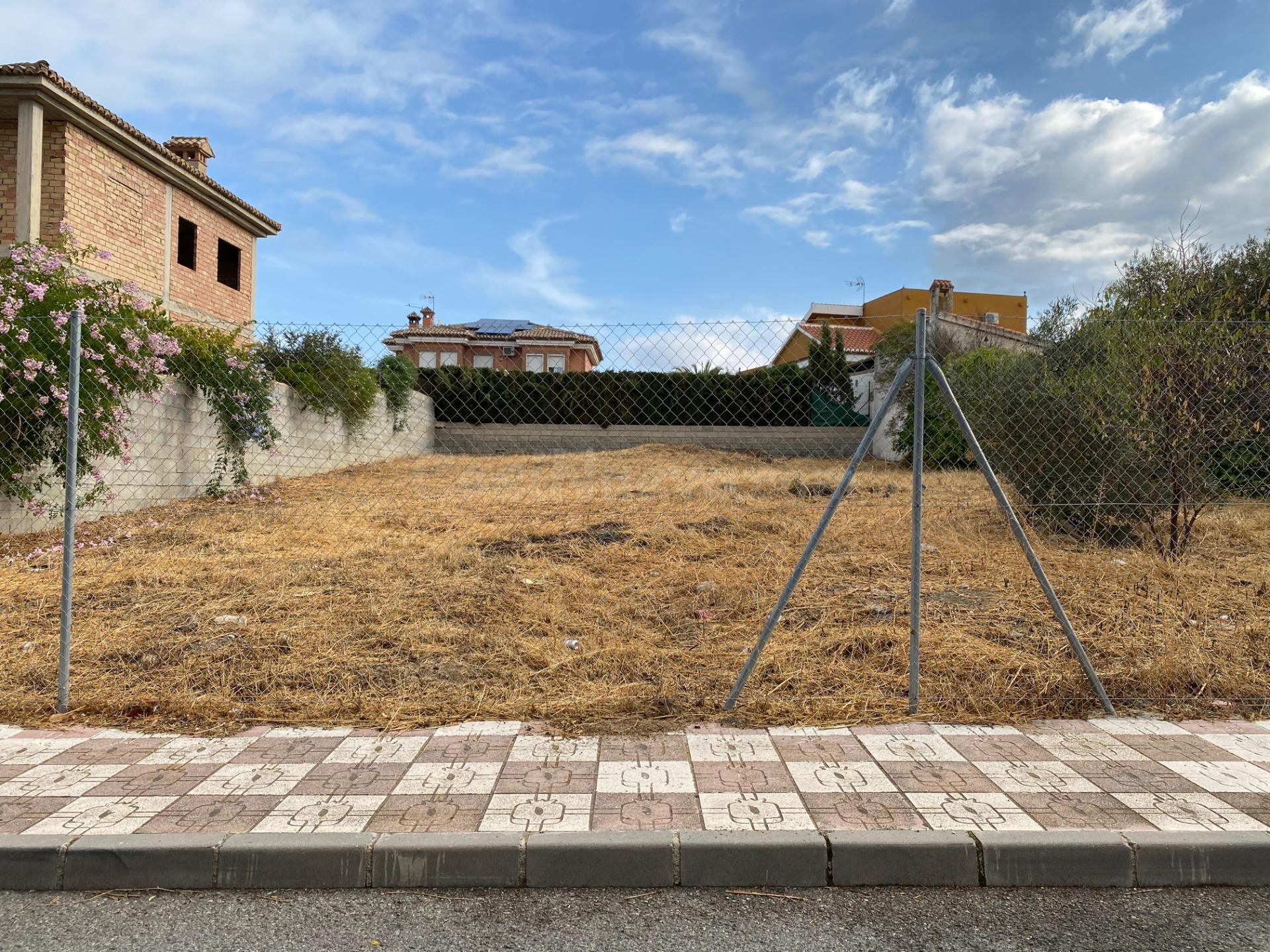 PARCELA URBANA PARA CONSTRUIR UNA O DOS VIVIENDAS DE 424 M2  - foto 4