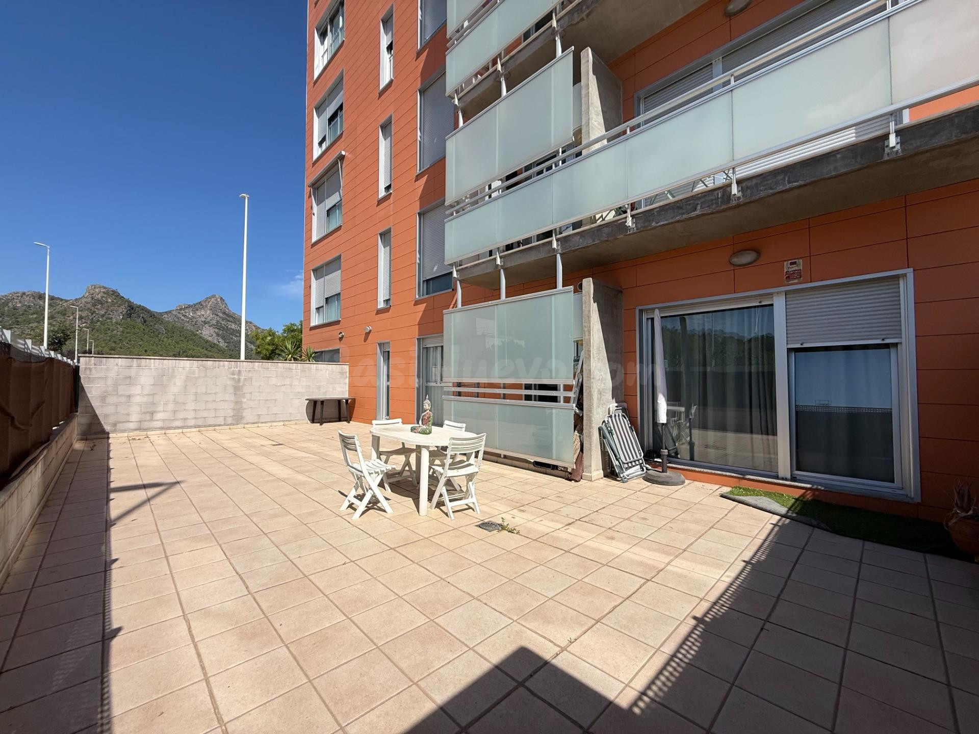 Planta baja con terraza de 80 m2 en Paseo Germanías (tramo final), Gandía