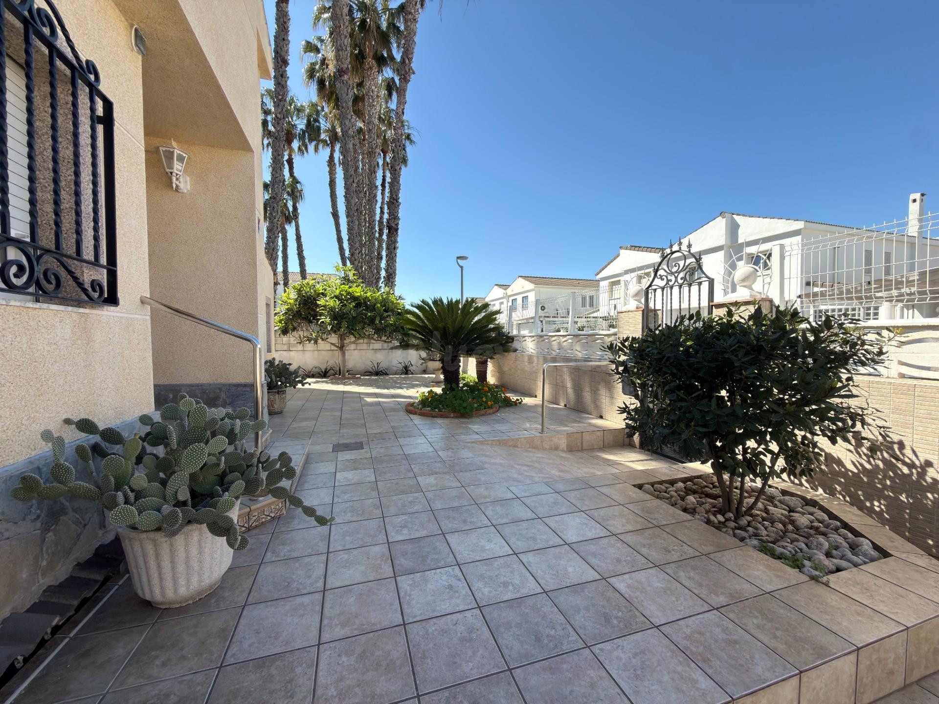 CHALET EXCLUSIVO EN PARC NORD – GANDÍA