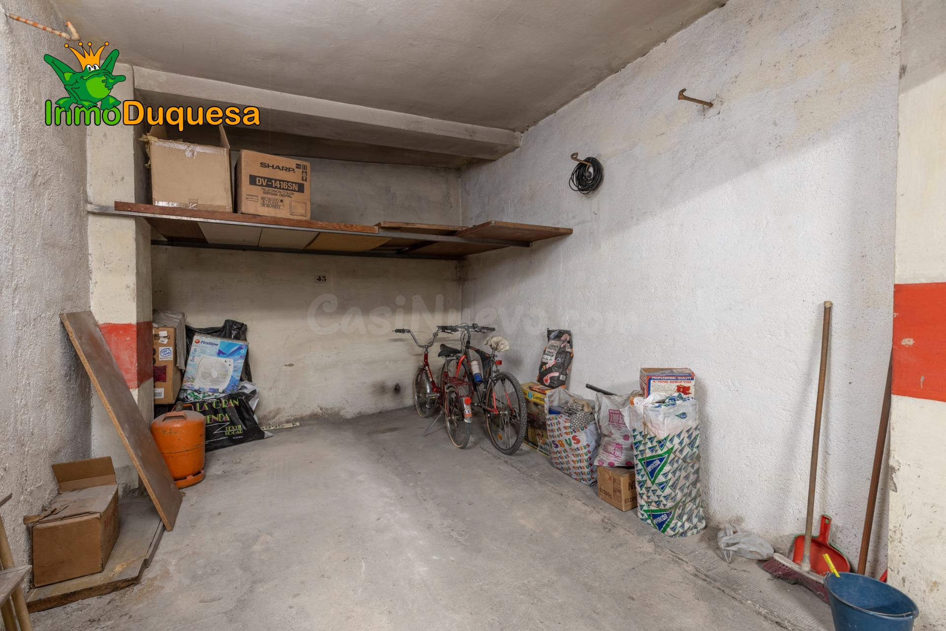 Garaje cerrado para 1 vehículo en zona de Calle Arabial