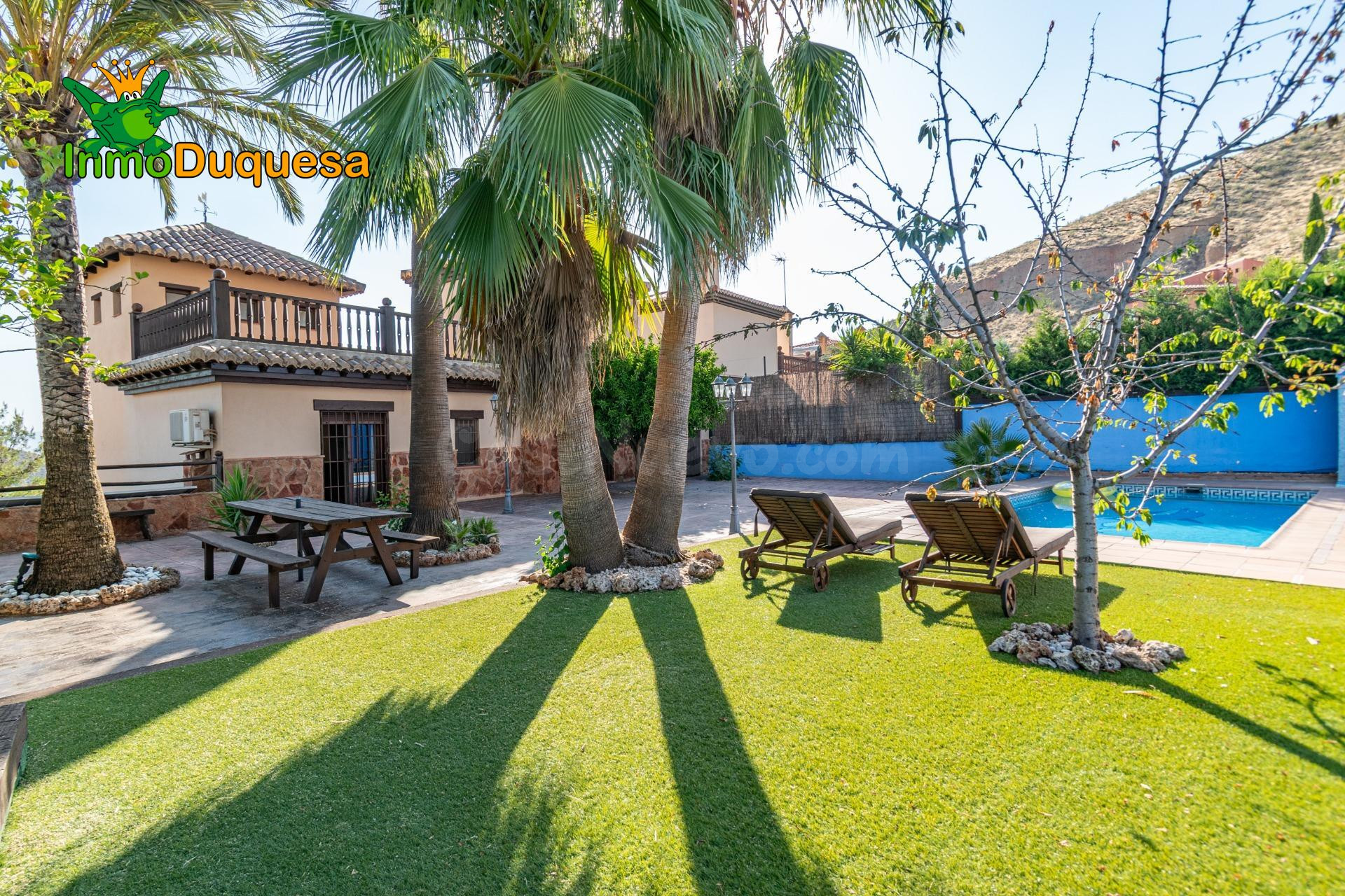 Chalet con 1as. calidades en Cenes de la Vega.