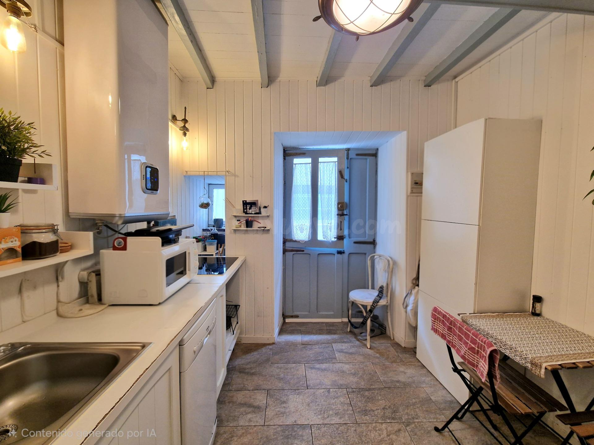 A 30 metros del puerto de Figueras (Castropol)  y cerca de la playa de Arnao – vivienda con encanto