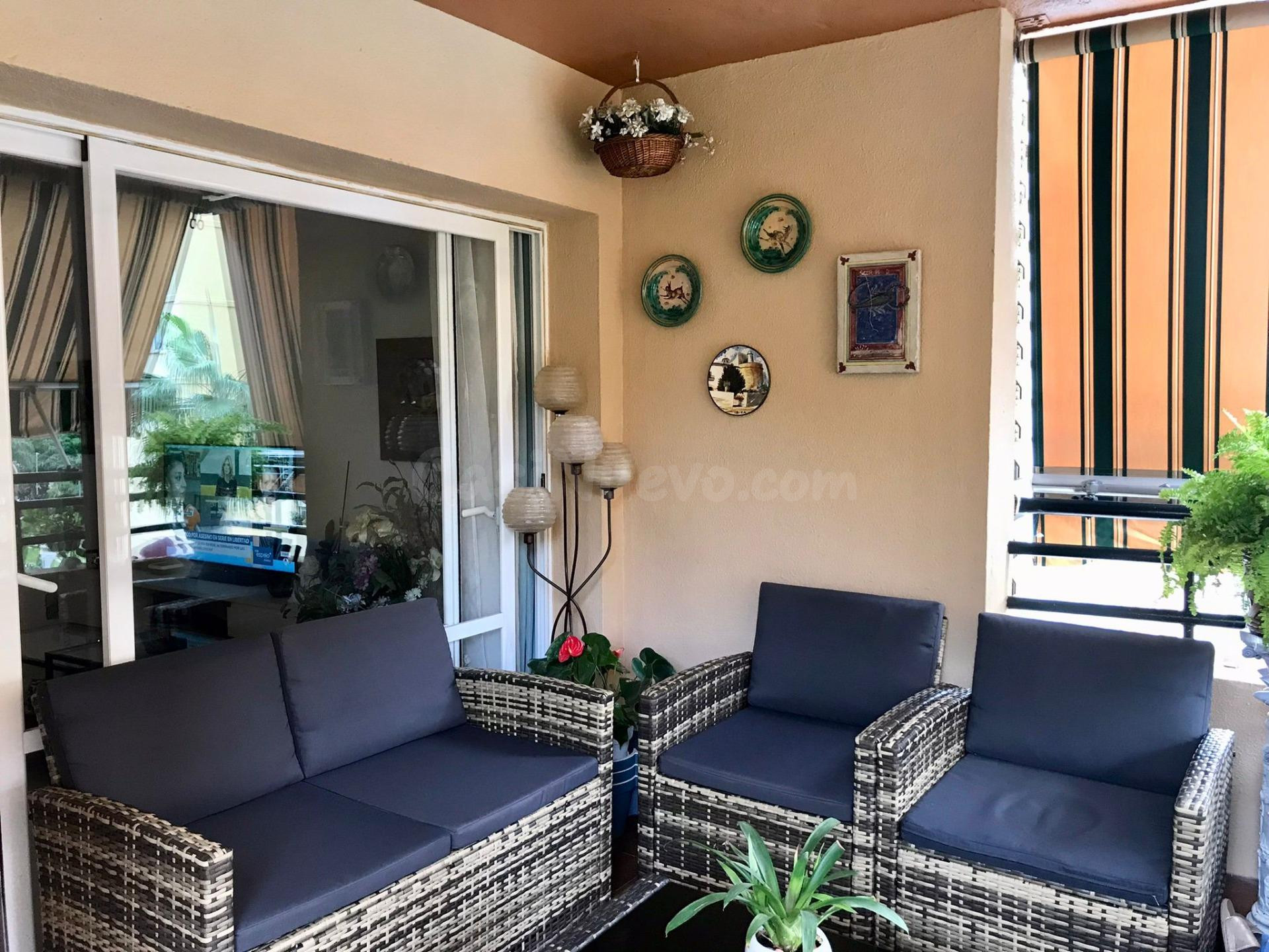 Exclusivo Piso en El Capricho, Marbella - ¡Tu Nuevo Hogar a Pasos de la Playa!