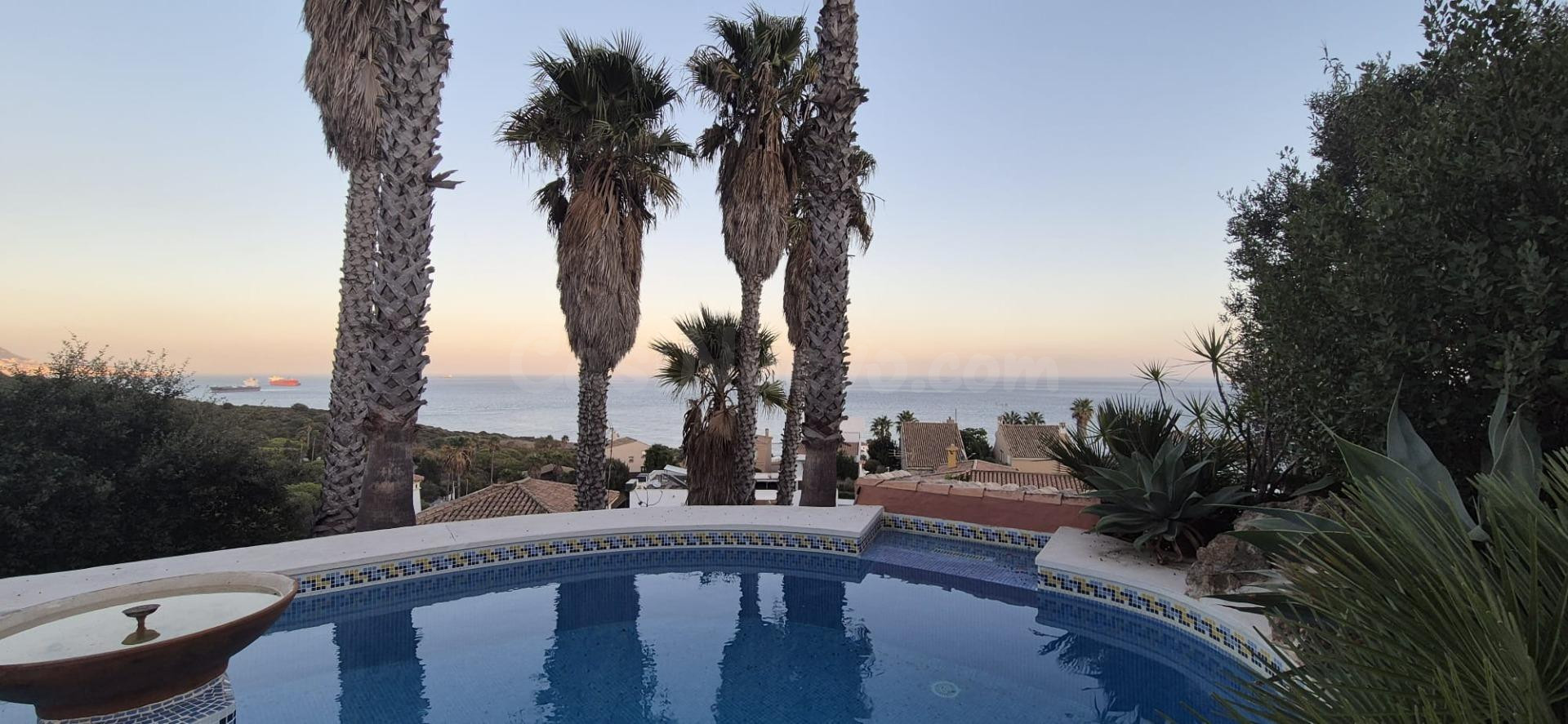 CASA CON PISCINA Y APARTAMENTO EN FARO DE PUNTACARNERO