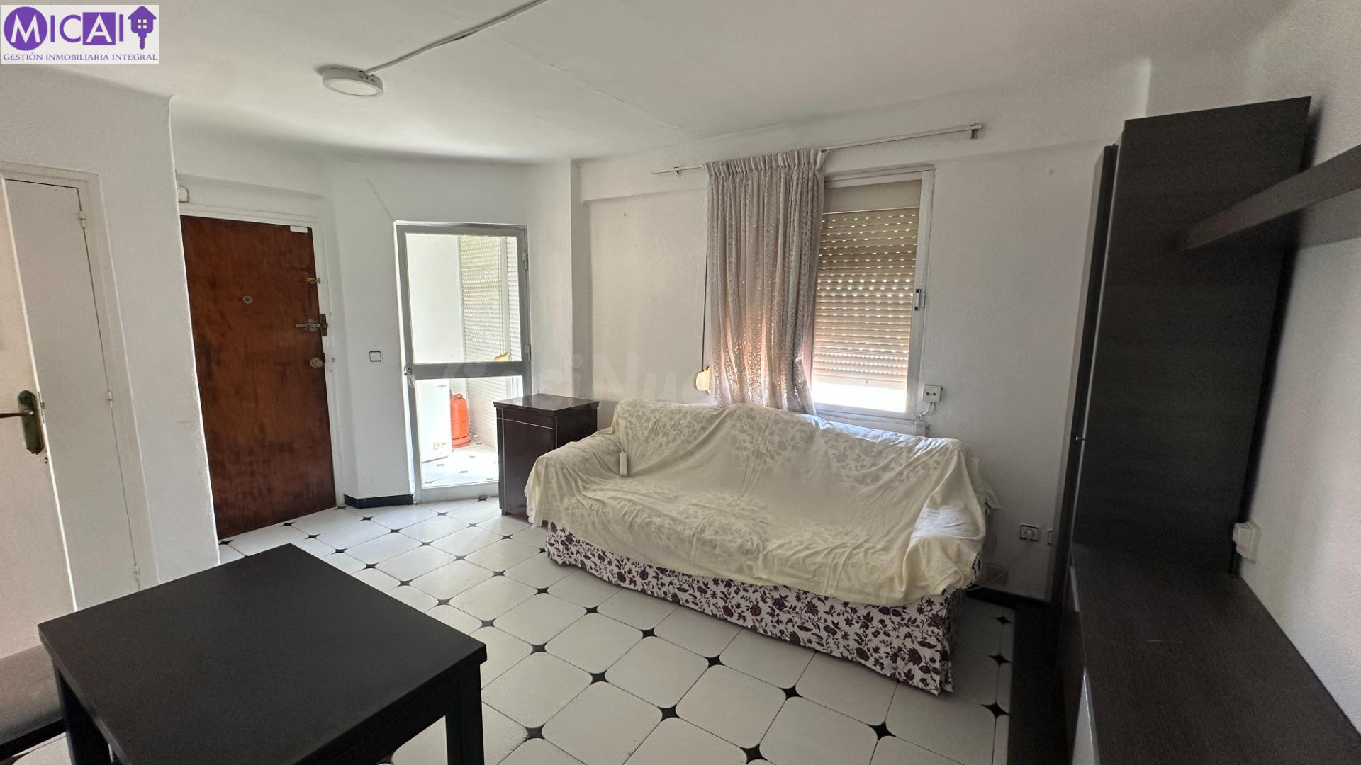 Encantador Piso en San Felipe, Cádiz - ¡Tu Oportunidad de Rehabilitar a Tu Estilo!