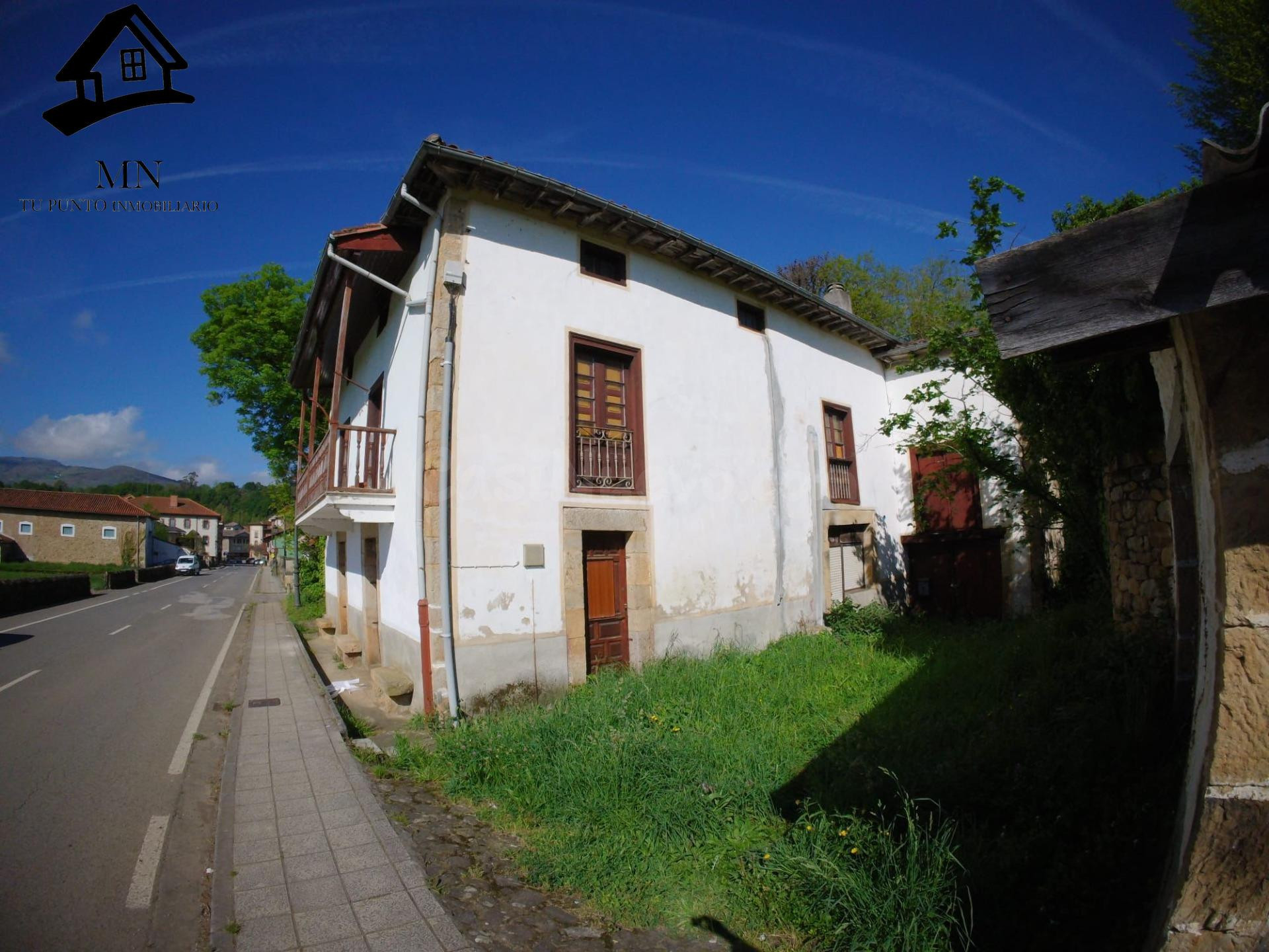 Gran Casona con Parcela Llana en el Corazón de Villacarriedo - foto 2