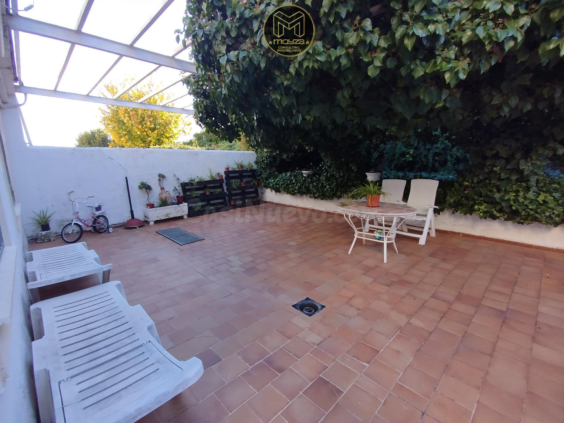CASA EN URB AZAHAR