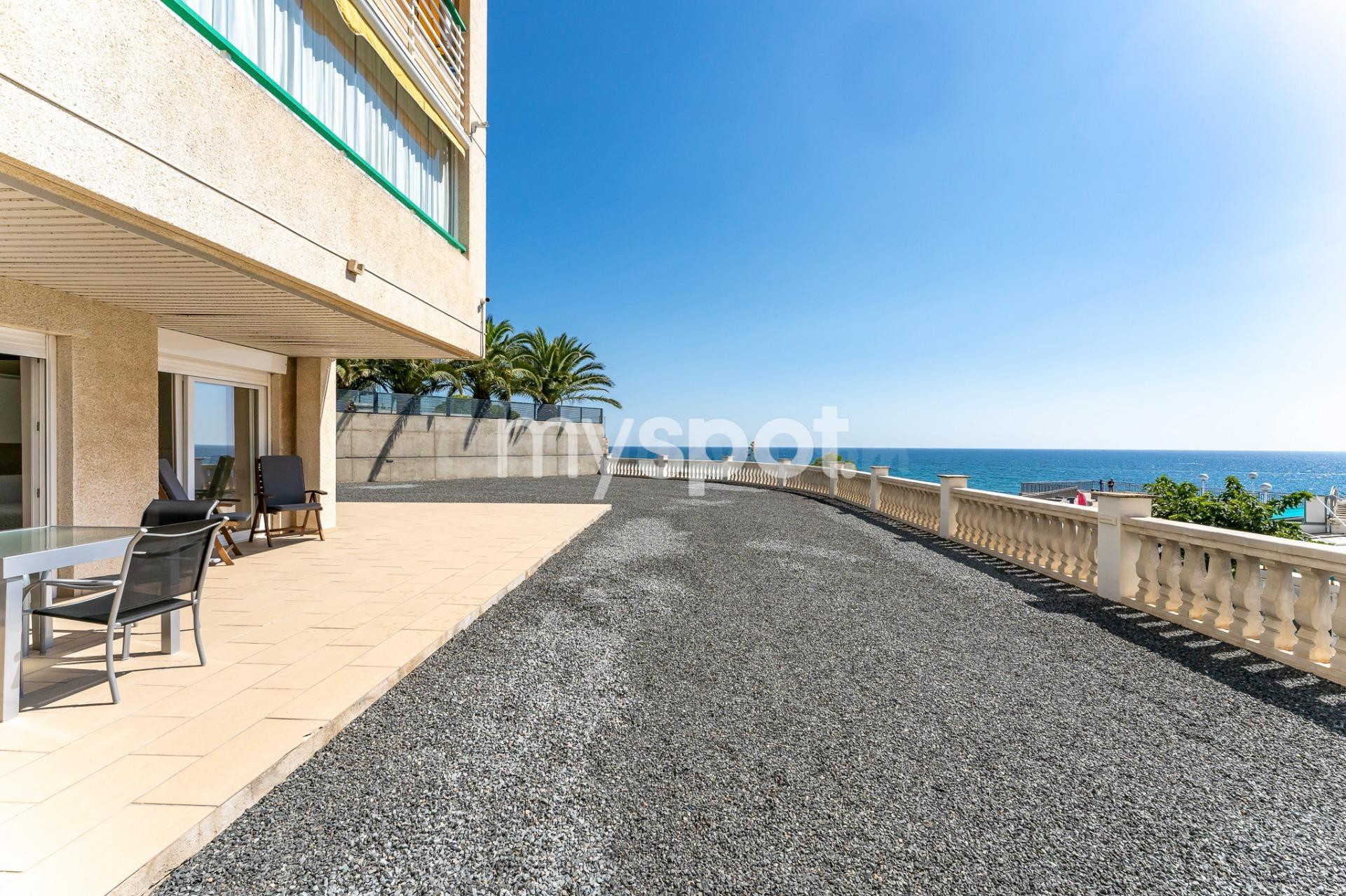 Apartamento con terraza de 600 m2 y vistas privilegiadas al Mediterráneo